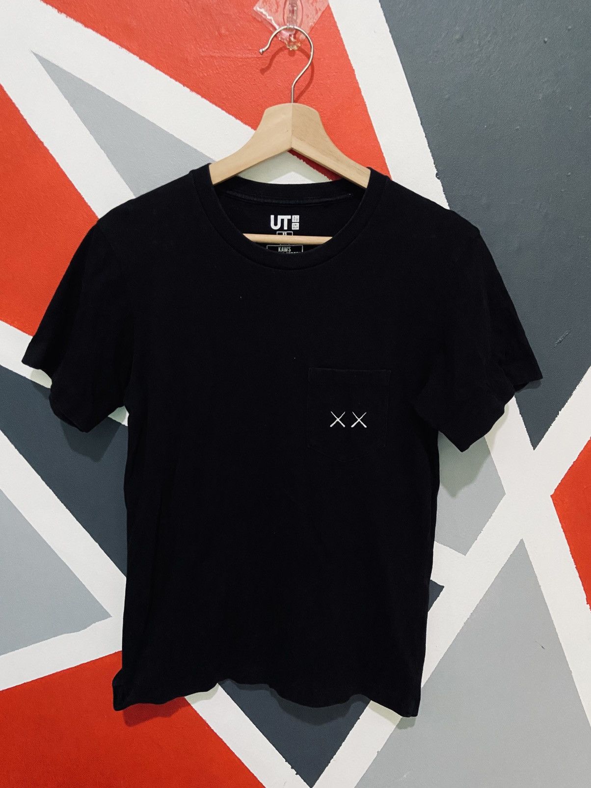 Kaws × Uniqlo KAWS X Sesame Street X Uniqlo Collab Shirt – Size US XS / EU 42 / 0 - 2 Thumbnail