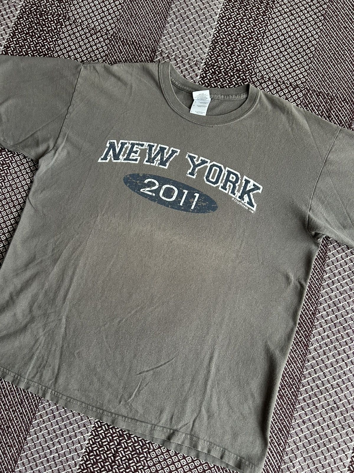 Gildan Vintage New York T-shirt Streetwear Unisex Size Large Faded Size US L / EU 52-54 / 3 - 7 Thumbnail