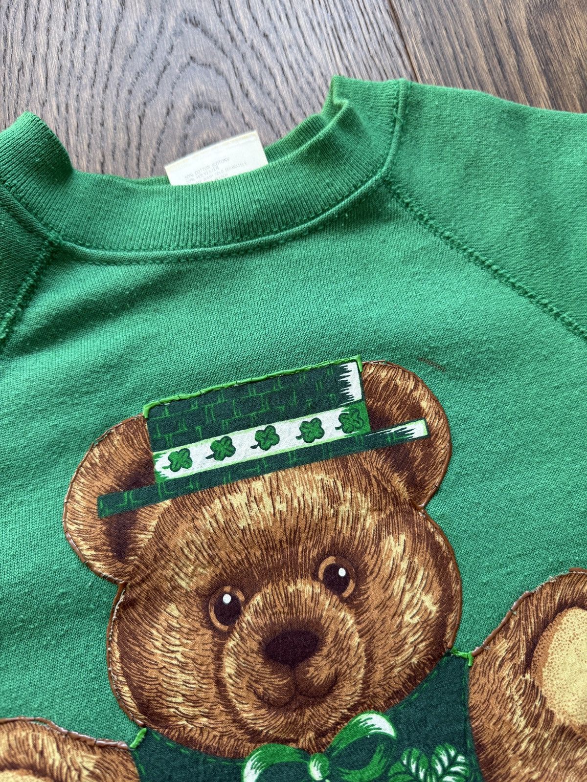 Vintage Vintage St. Patrick's Day Teddy Bear Raglan Sweatshirt Size US XL / EU 56 / 4 - 6 Thumbnail