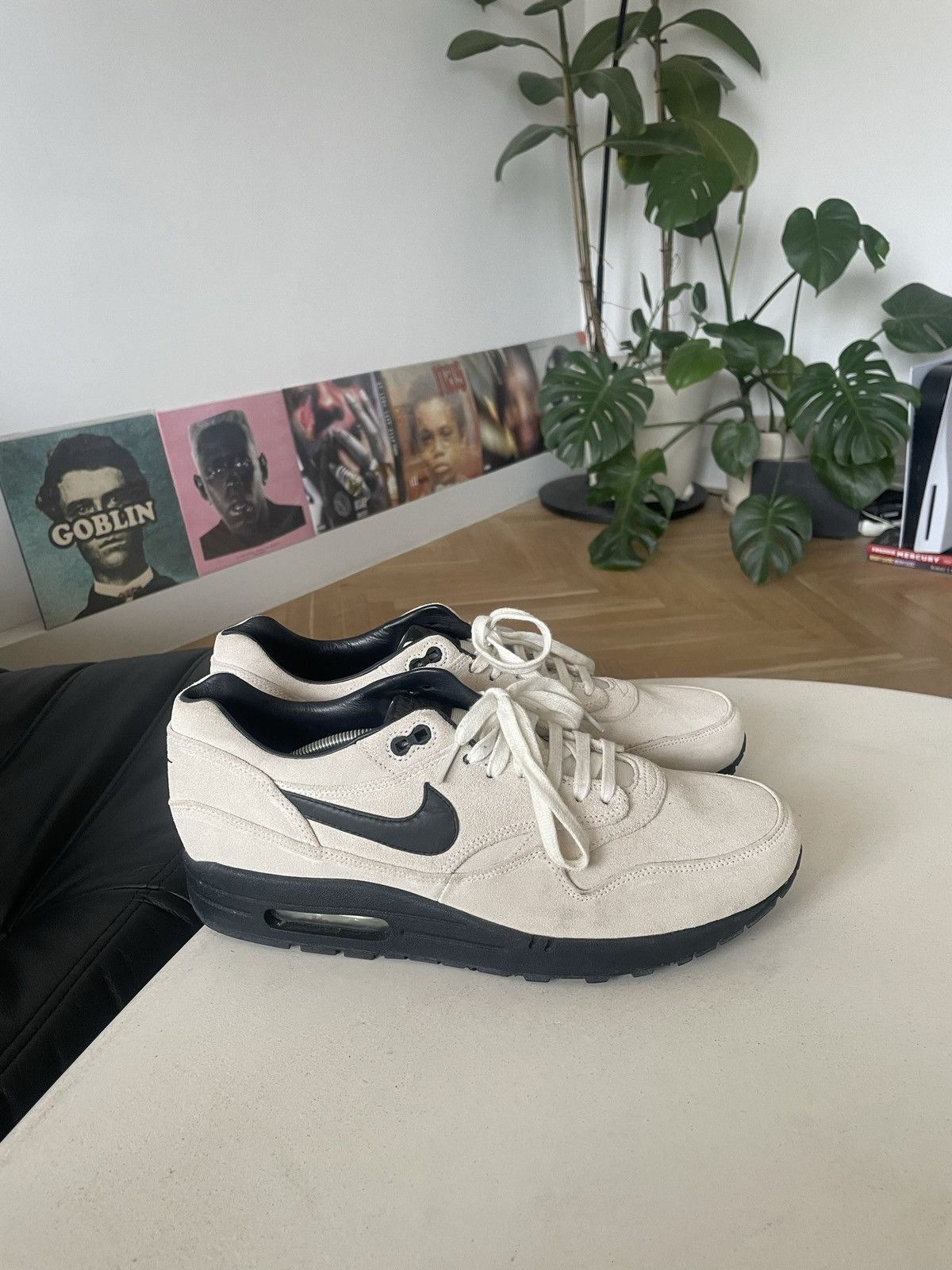 image of Nike Air Max 1 Sneakers Low Beige Suede Swoosh Leather, Men's (Size 11)