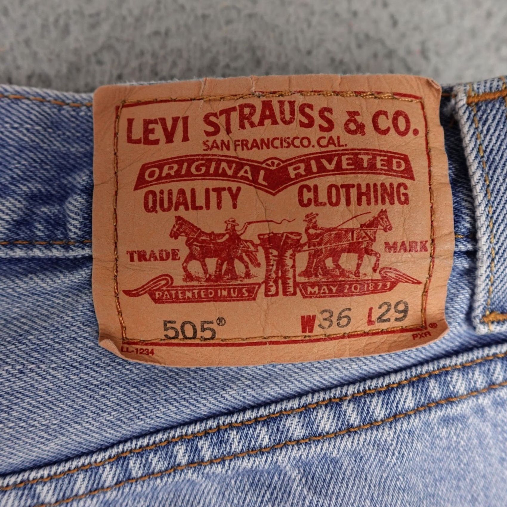 Levi's Levis 505 Jeans Mens 35 Blue Denim Light Wash Straight Retro Size US 35 - 2 Thumbnail