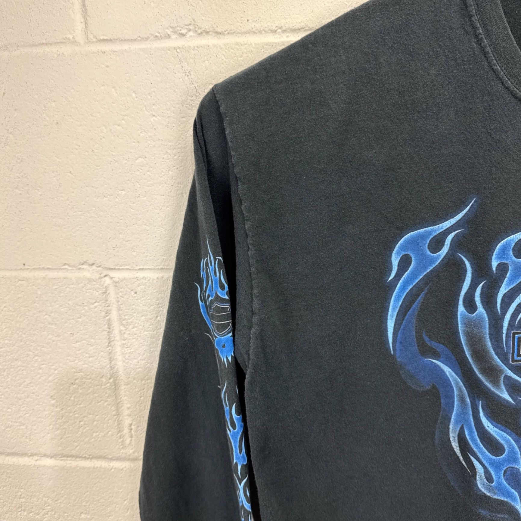 Harley Davidson VINTAGE 2004 Harley-Davidson Graphic Print Long Sleeve Shirt XL Blue Flames Biker 90s Mens Size US XL / EU 56 / 4 - 4 Thumbnail