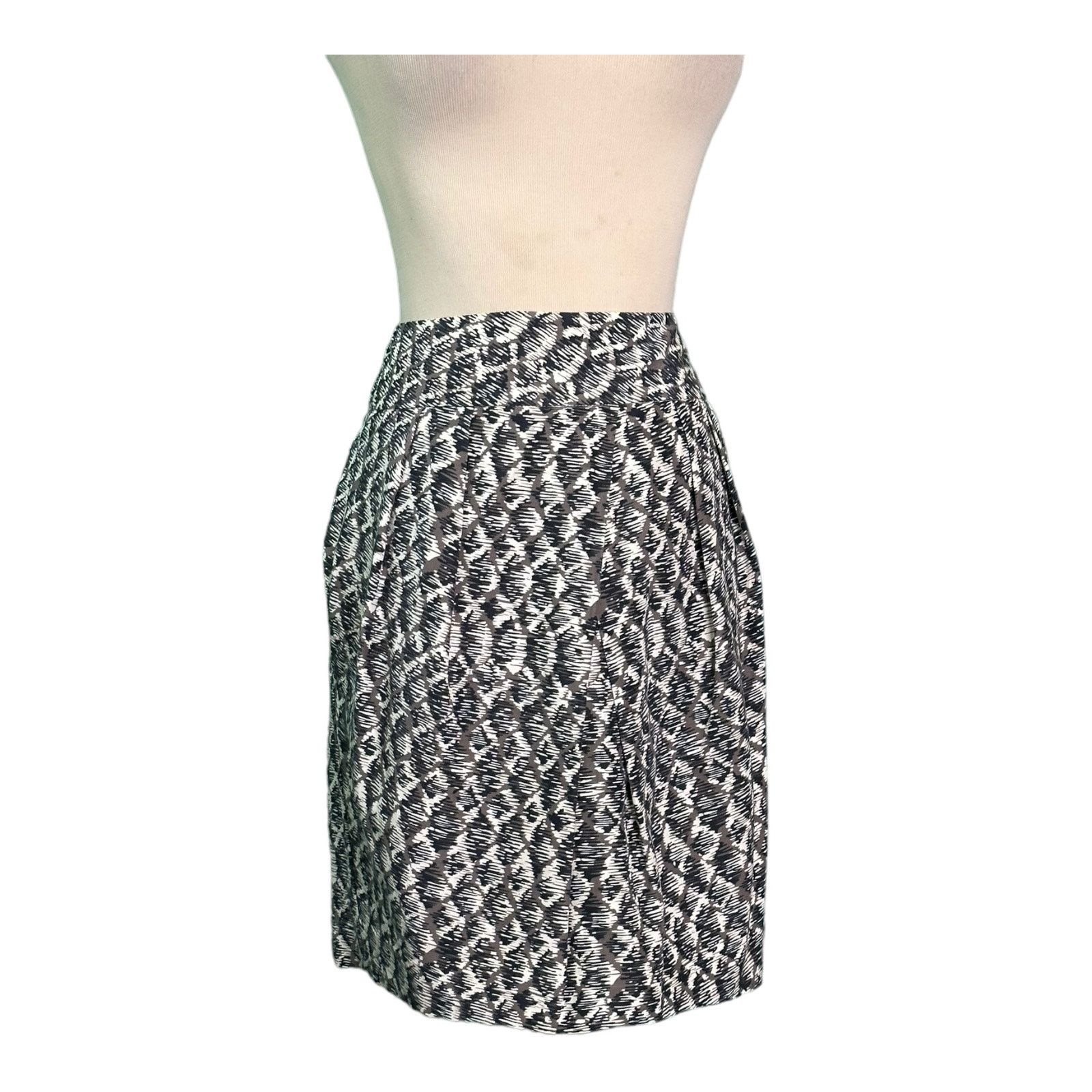 Banana Republic Banana Republic black cream pleated mini skirt size 4 Size 29" - 10 Thumbnail