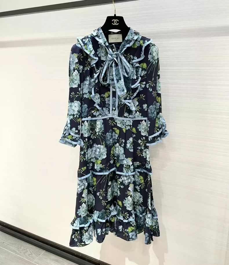 Gucci GucciSilk floral dress 2503-Nextarrow Size XS / US 0-2 / IT 36-38 - 1 Thumbnail