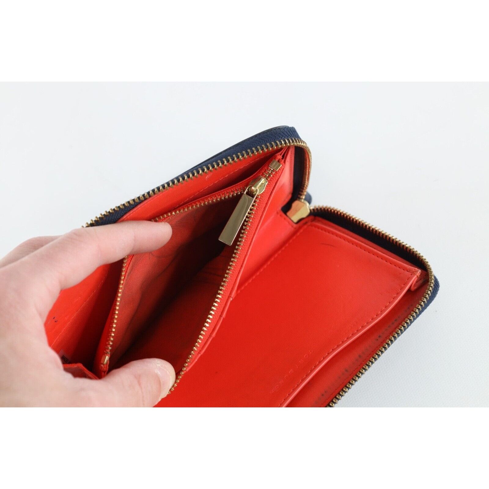 Tory Burch Tory Burch Distressed Leather Zippered Card Wallet Wristlet Size ONE SIZE - 6 Thumbnail