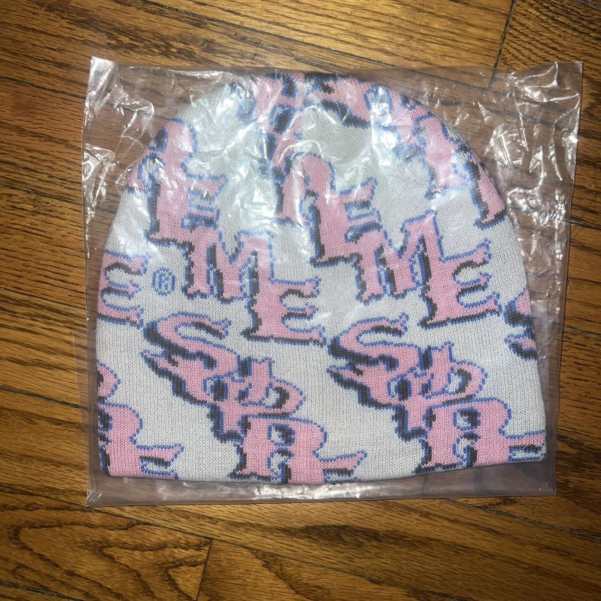 Supreme Supreme Slanted Gothic Outline Beanie Tan Pink Size One Size Size ONE SIZE - 3 Thumbnail