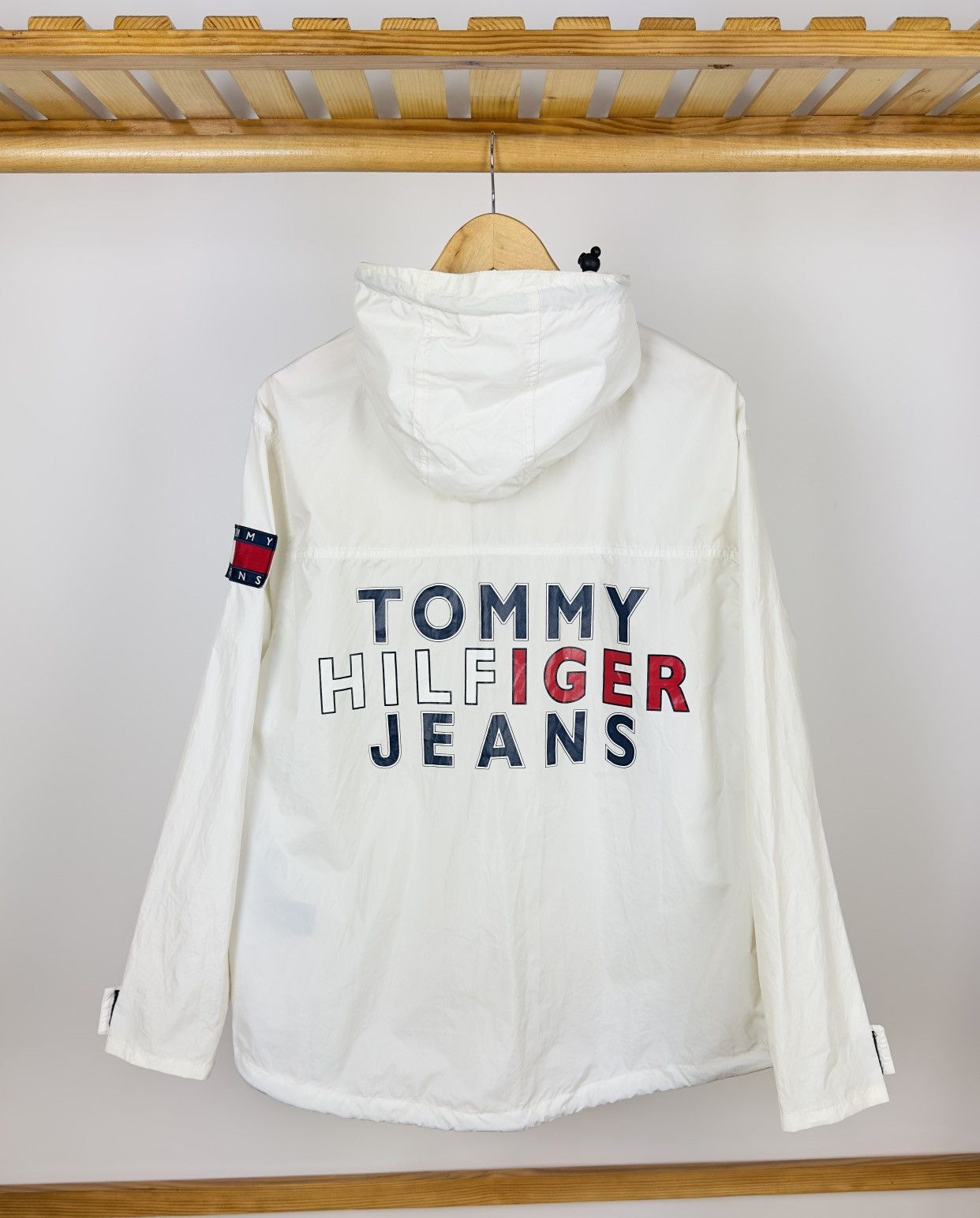 Tommy Hilfiger Vintage Tommy Hilfiger Jeans Logo Nylon Windbreaker Jacket Size US M / EU 48-50 / 2 - 1 Thumbnail