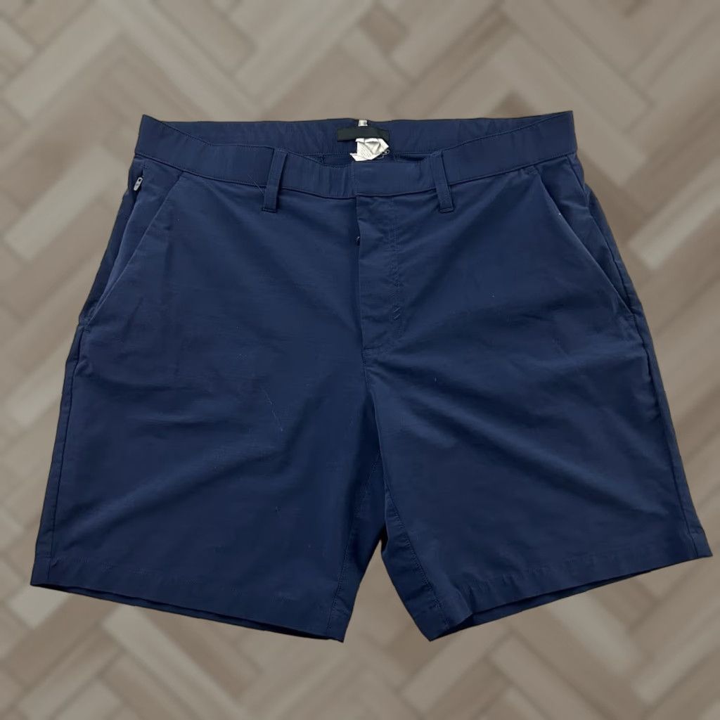 Fabletics Fabletics Casual Flat Front Shorts Men L Blue 7" Chino Flat Front Inseam 7 in Casual Shorts Mens Blue 7" Size US 33 - 1 Thumbnail
