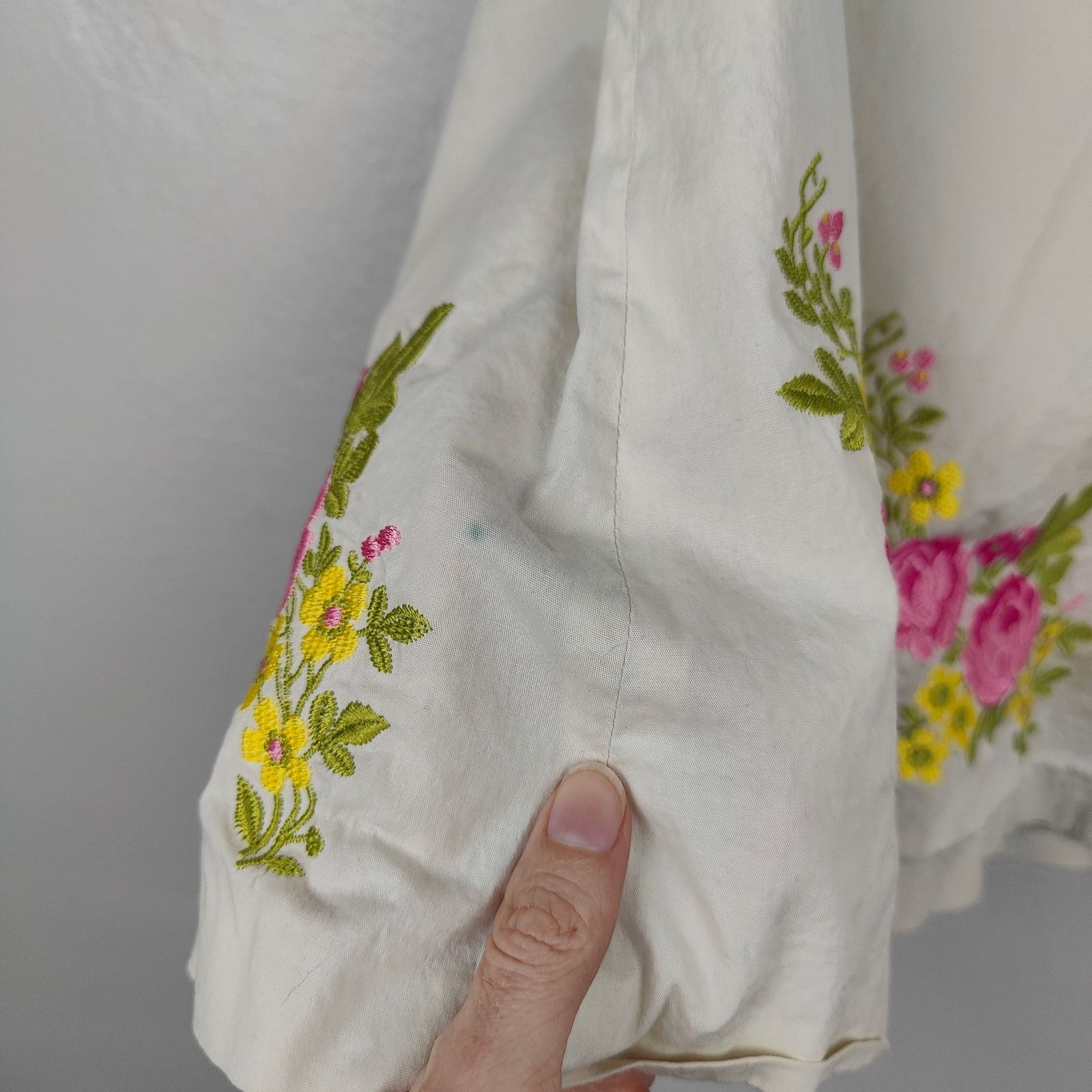 Betsey Johnson Vintage Y2K Betsey Johnson Embroidered Skirt Womens 6 White Size 28" / US 6 / IT 42 - 4 Thumbnail