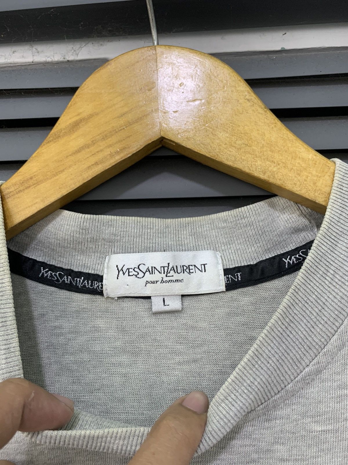Yves Saint Laurent Vintage Yves Saint Lauren Small Logo Shirt Size US L / EU 52-54 / 3 - 7 Thumbnail