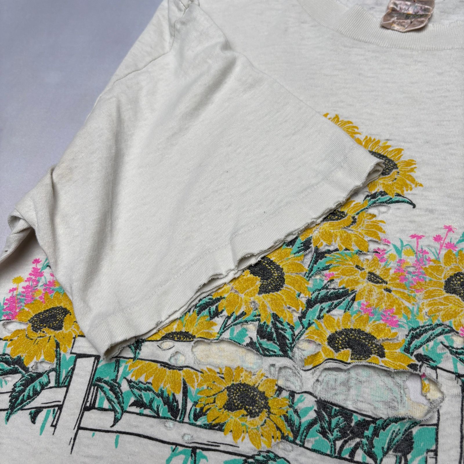 Vintage Vintage 90s Beaver Creek Sunflower Shirt 22x28 Distressed Size US L / EU 52-54 / 3 - 4 Thumbnail