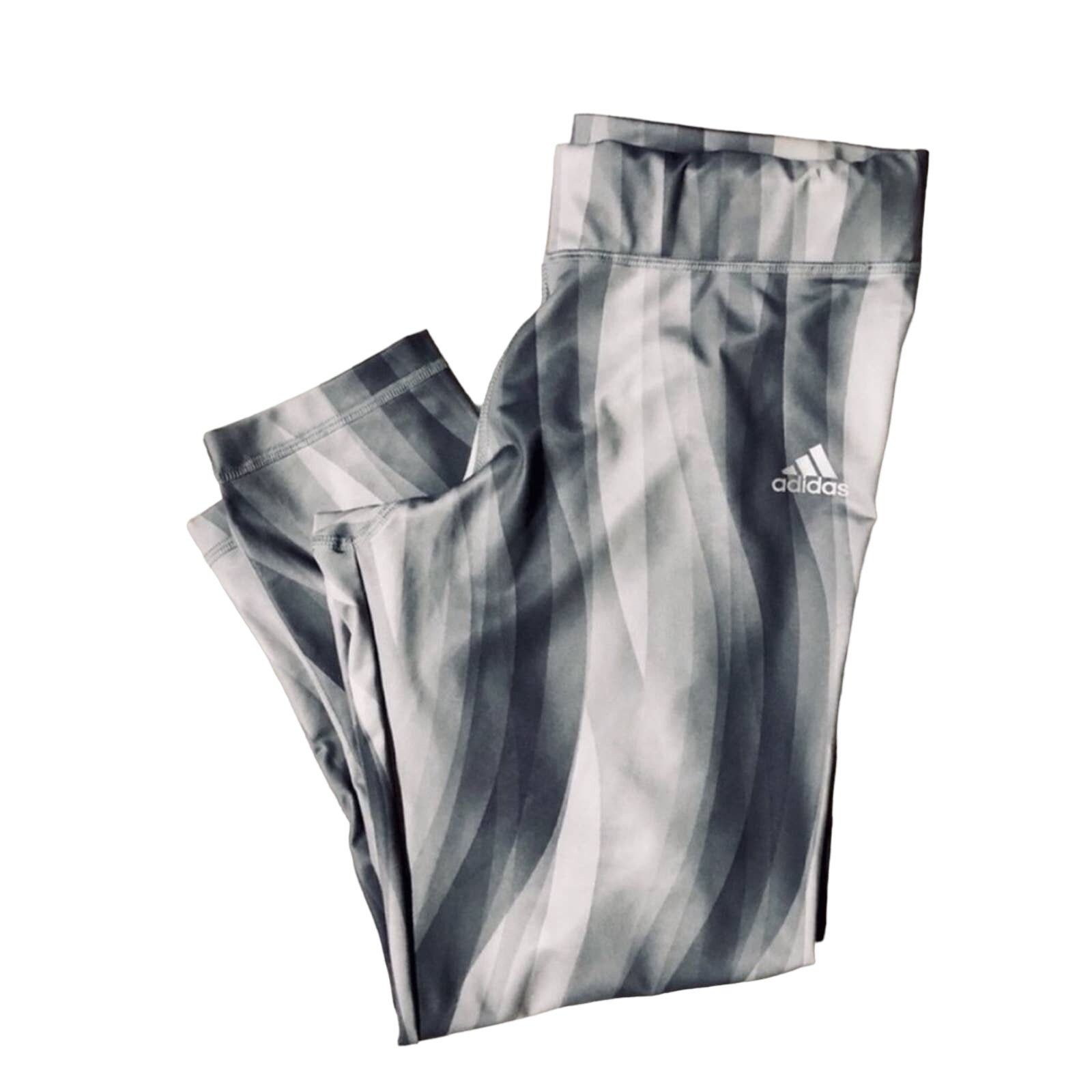 Adidas ADIDAS Climalite Grey White Stripe Print Crop Capri Legging Size 28" / US 6 / IT 42 - 2 Thumbnail
