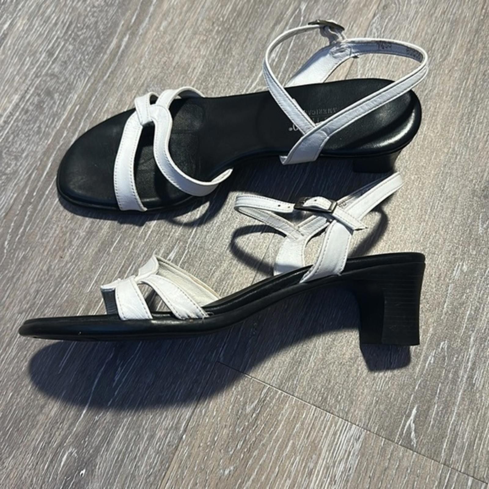 munoz vrandecic Munro Leather Heels 7.5 strappy sandal white black luxury Size US 7.5 / IT 37.5 - 2 Thumbnail