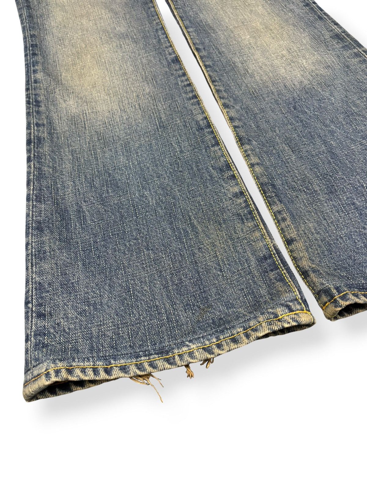 Vintage Vintage Y2K Blue Cult Midrise Flare Leg Mud Wash Jeans Size 28" / US 6 / IT 42 - 7 Thumbnail