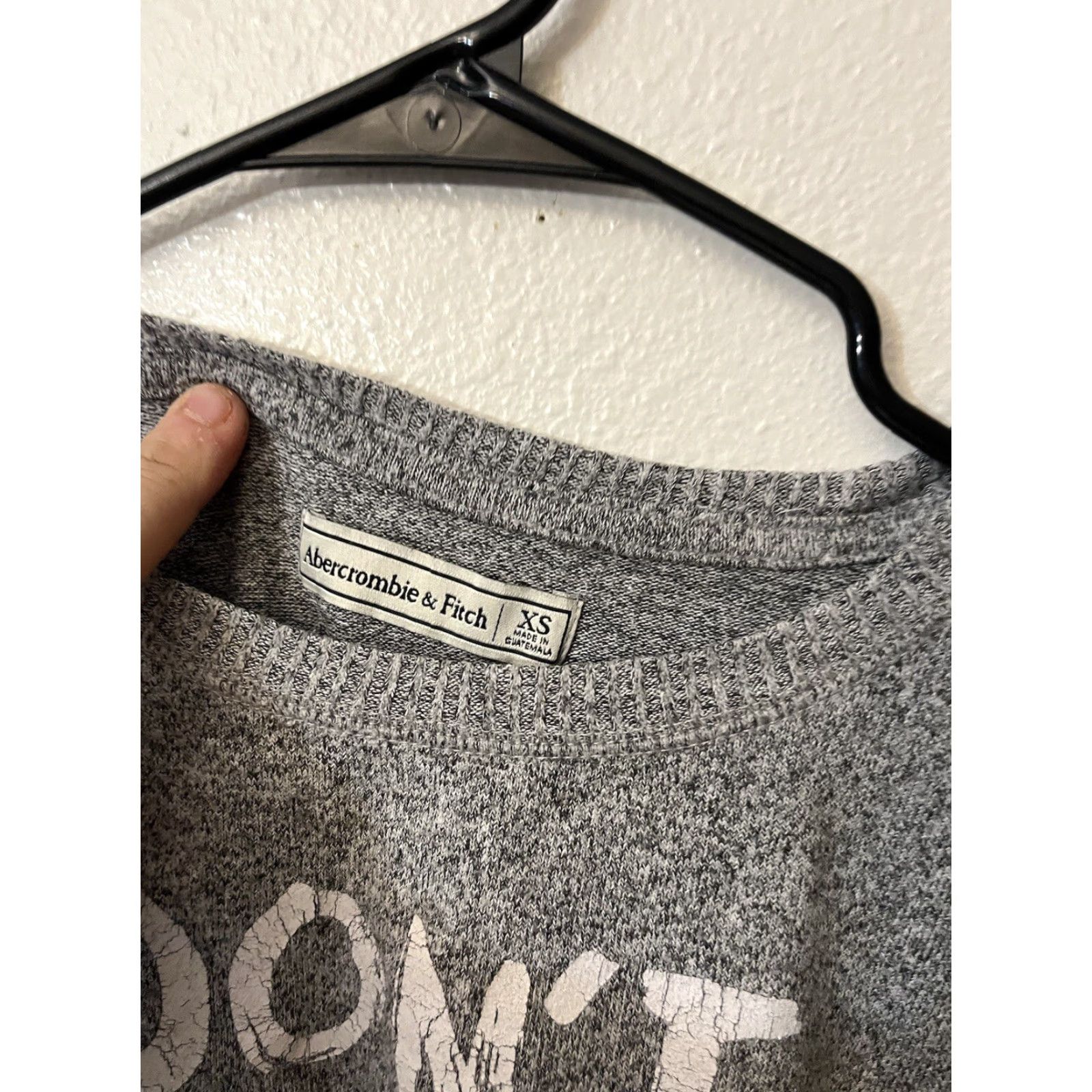 Abercrombie & Fitch VINTAGE Abercrombie & Fitch Dont Worry Logo Crop Top Sweatshirt – Size XS Size XS / US 0-2 / IT 36-38 - 2 Thumbnail