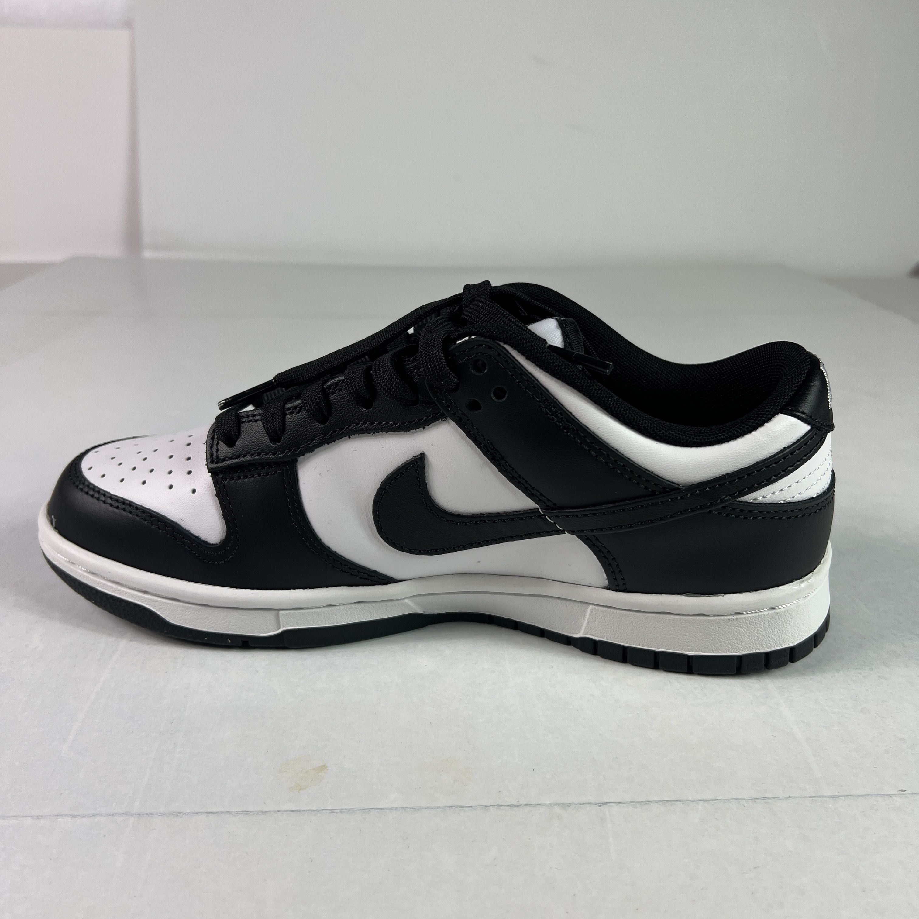 Nike Nike Dunk Low Top Shoes Mens 8 Panda Black & White Sneakers Size US 8 / EU 41 - 4 Thumbnail