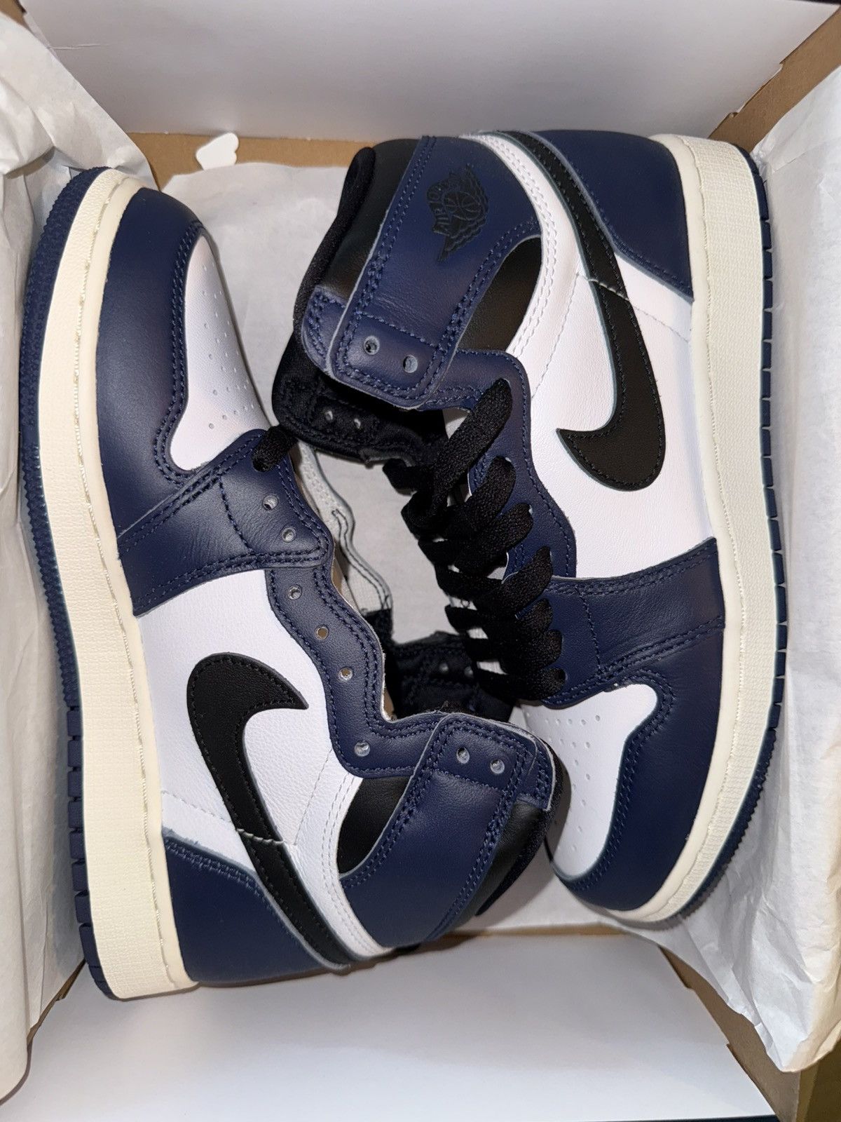 Nike Nike Air Jordan 1 Retro OG hi top NIB 5.5y 7w NEW DS w/ box Size US 5.5 / EU 38 - 6 Thumbnail