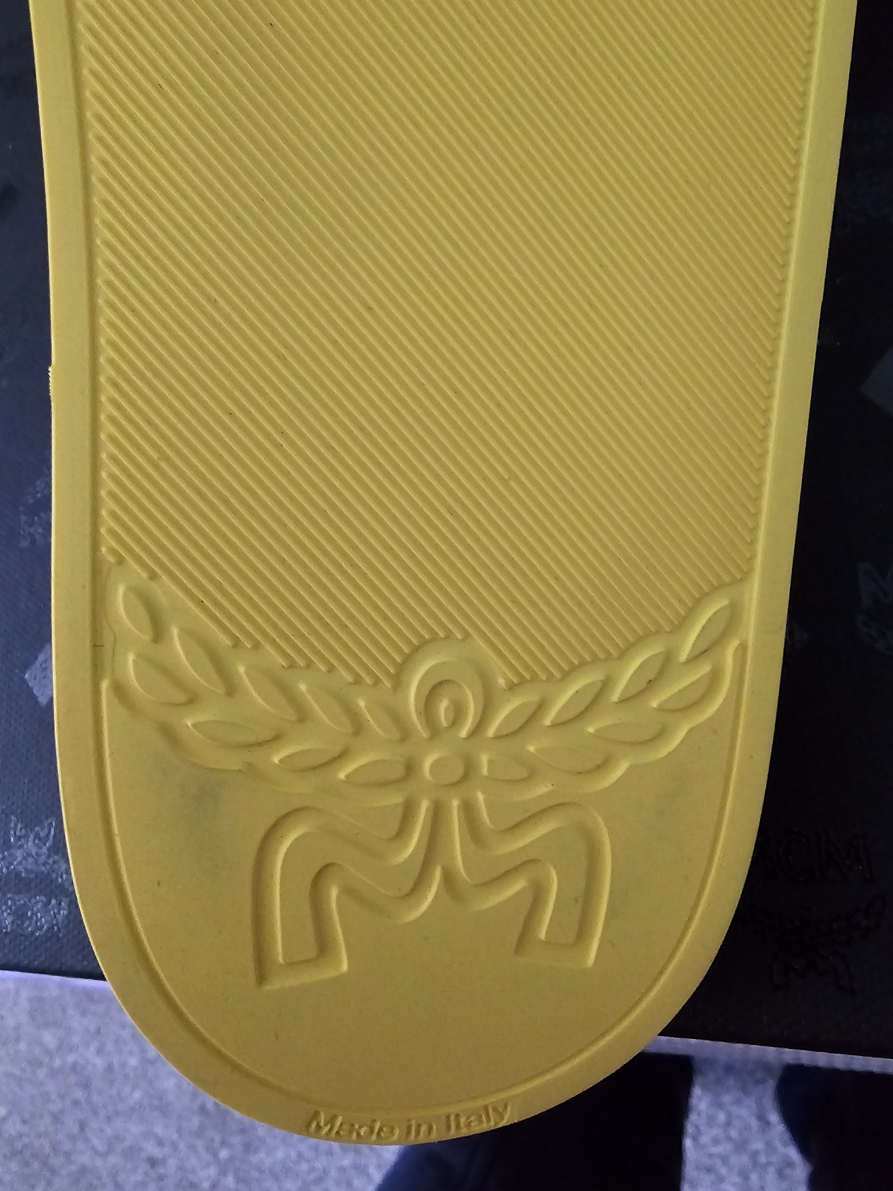 MCM MCM yellow slides Size US 7.5 / IT 37.5 - 11 Thumbnail