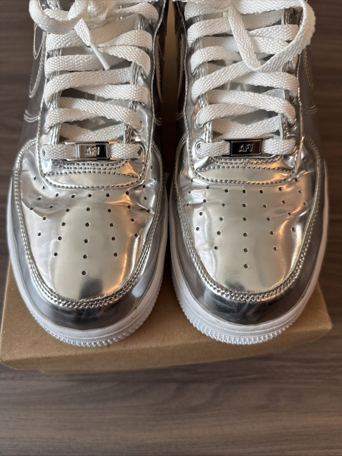 Nike Nike Air Force 1 Chrome Metallic Silver - W 12 / M 10.5 Size US 12 / IT 42 - 2 Thumbnail
