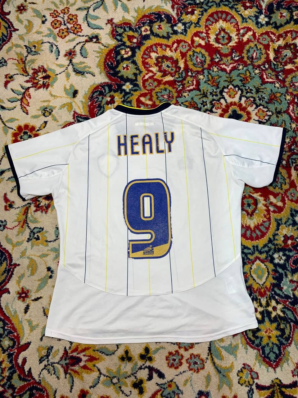 Vintage Vintage Leeds United Home Shirt 2005 BOYS player HEALY Size US M / EU 48-50 / 2 - 2 Thumbnail