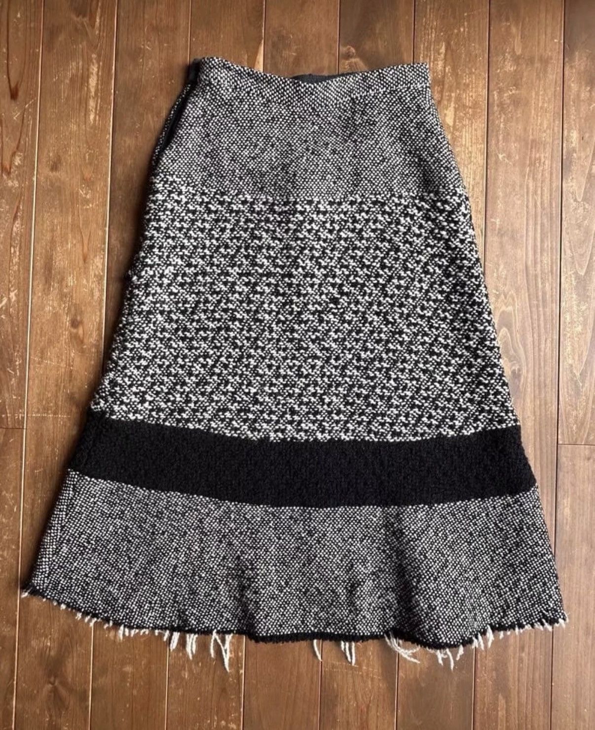 Comme des Garcons COMME des GARÇONS Black & White Tweed Fringe Midi Skirt K23 Size 26" / US 2 / IT 38 - 2 Thumbnail