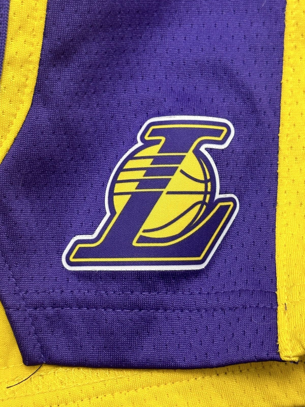 NBA × Nike Nike NBA Los Angeles Lakers Mesh Basketball Shorts Size XL Size US 34 / EU 50 - 2 Thumbnail