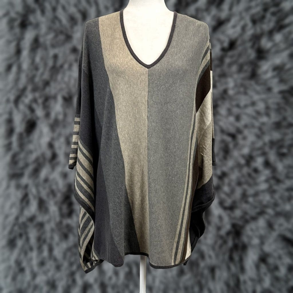 Vintage Cabi 909 Horizon Oversized Vneck Poncho Sweater Sz M VGUC Coastal Women Grey Brown Tan V-Neck Poncho Sweater M Womens Size M / US 6-8 / IT 42-44 - 1 Thumbnail