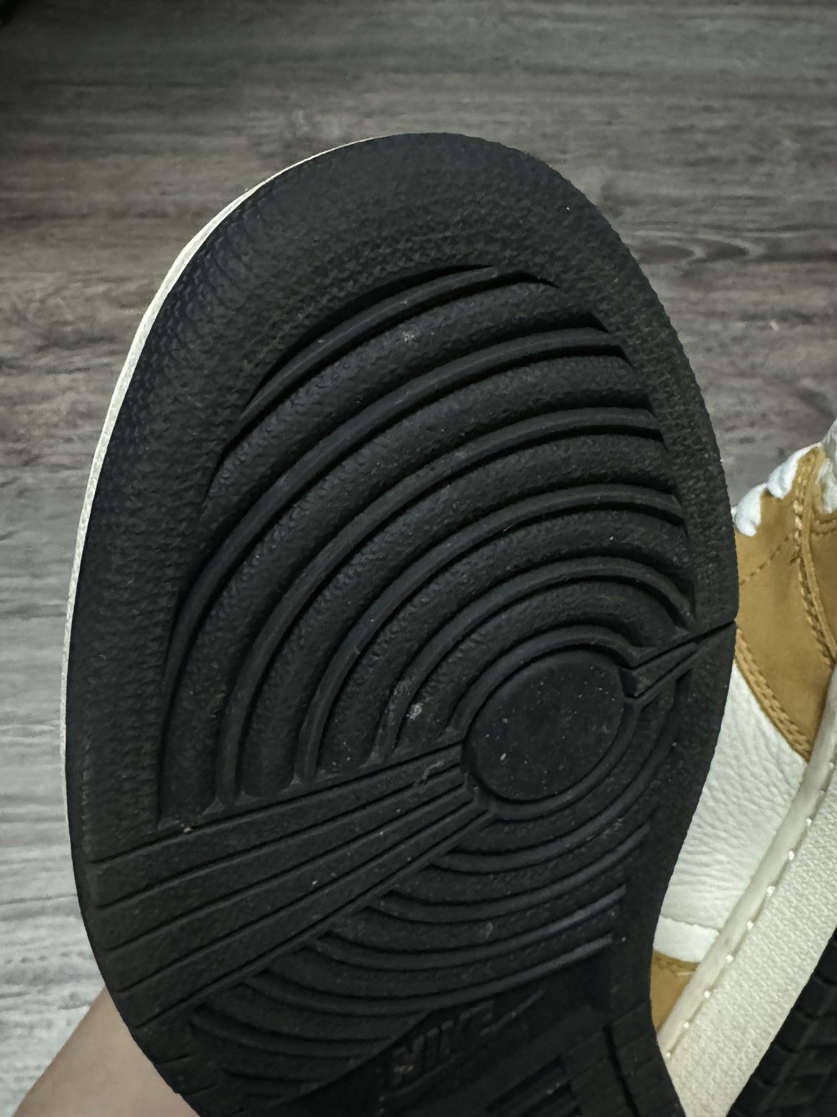 Jordan Brand Air jordan 1 retro high Rookie of the year Size US 8.5 / EU 41-42 - 13 Thumbnail