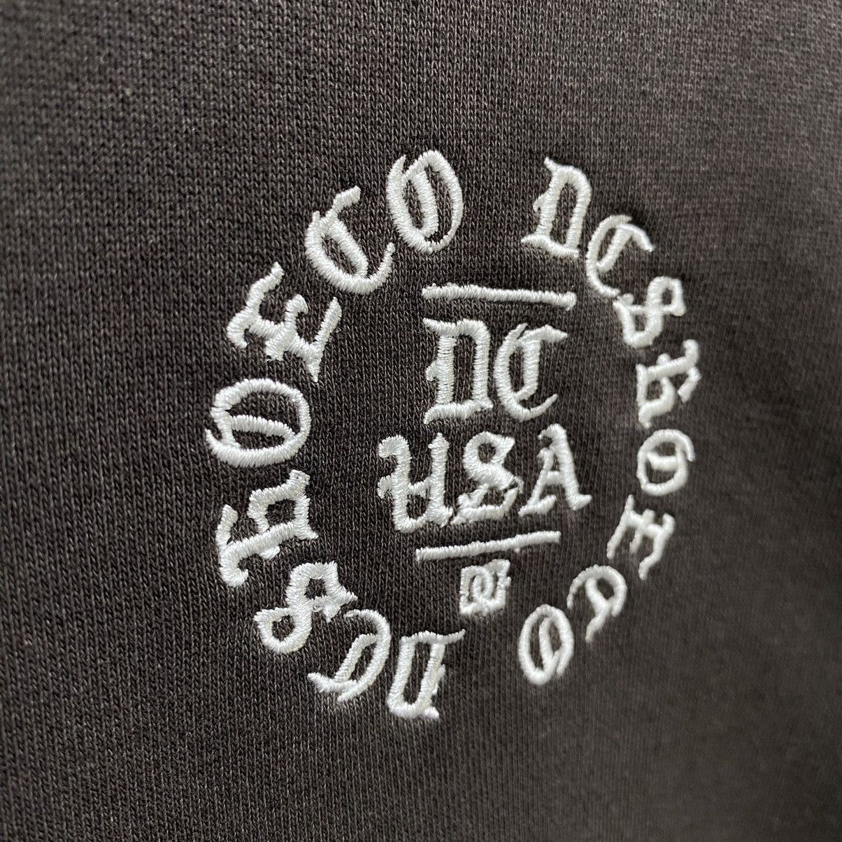 DC Vintage DC Shoes Co USA Hoodie Big Logo Embroidered Black Size US L / EU 52-54 / 3 - 7 Thumbnail