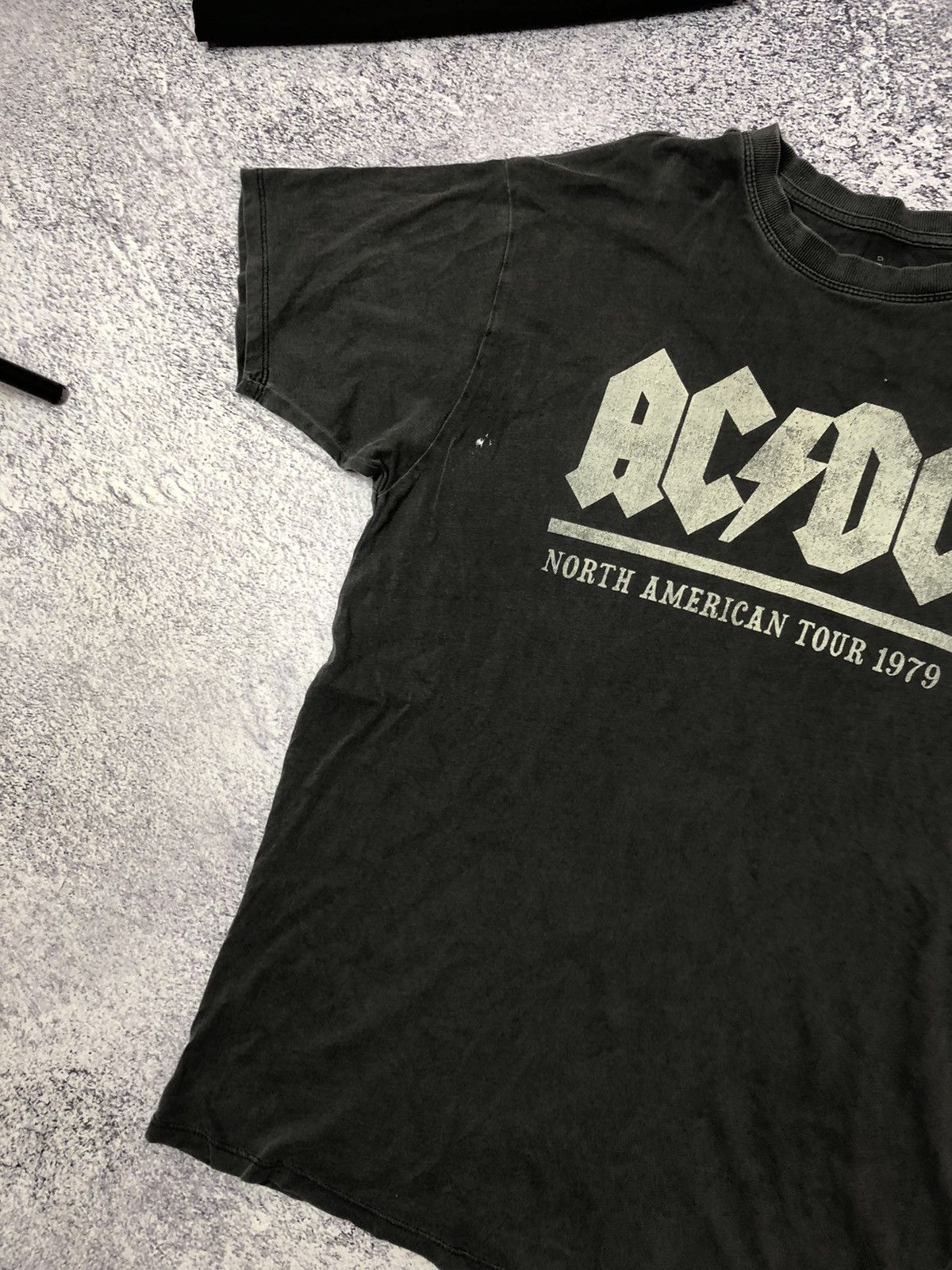 AC/DC T-shirt AC/DS 1979 vintage y2k rock merch usa casual music Size US M / EU 48-50 / 2 - 2 Thumbnail