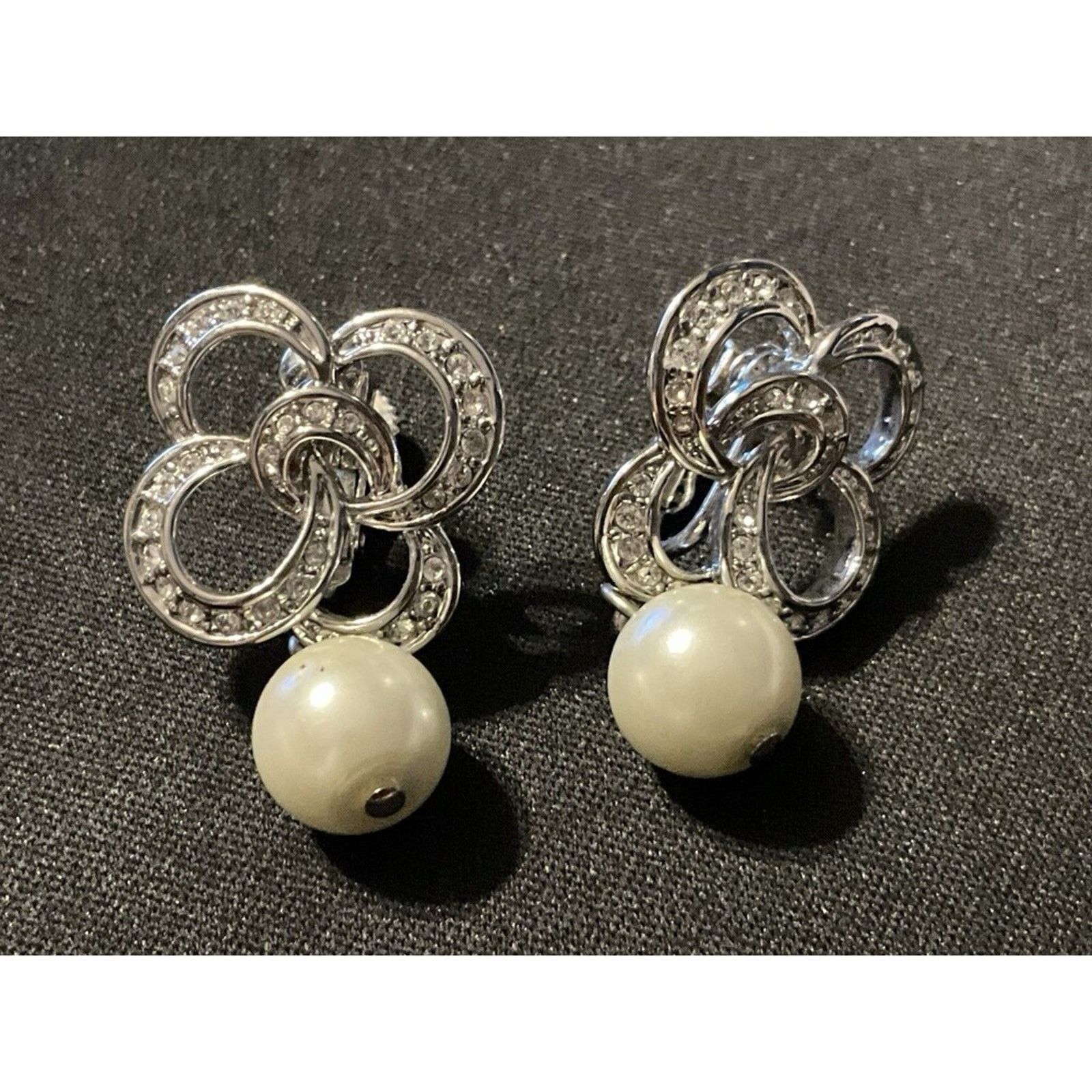Other Artini Vintage Crystal Faux Pearl Screw Back Earrings Signed Size ONE SIZE - 1 Thumbnail