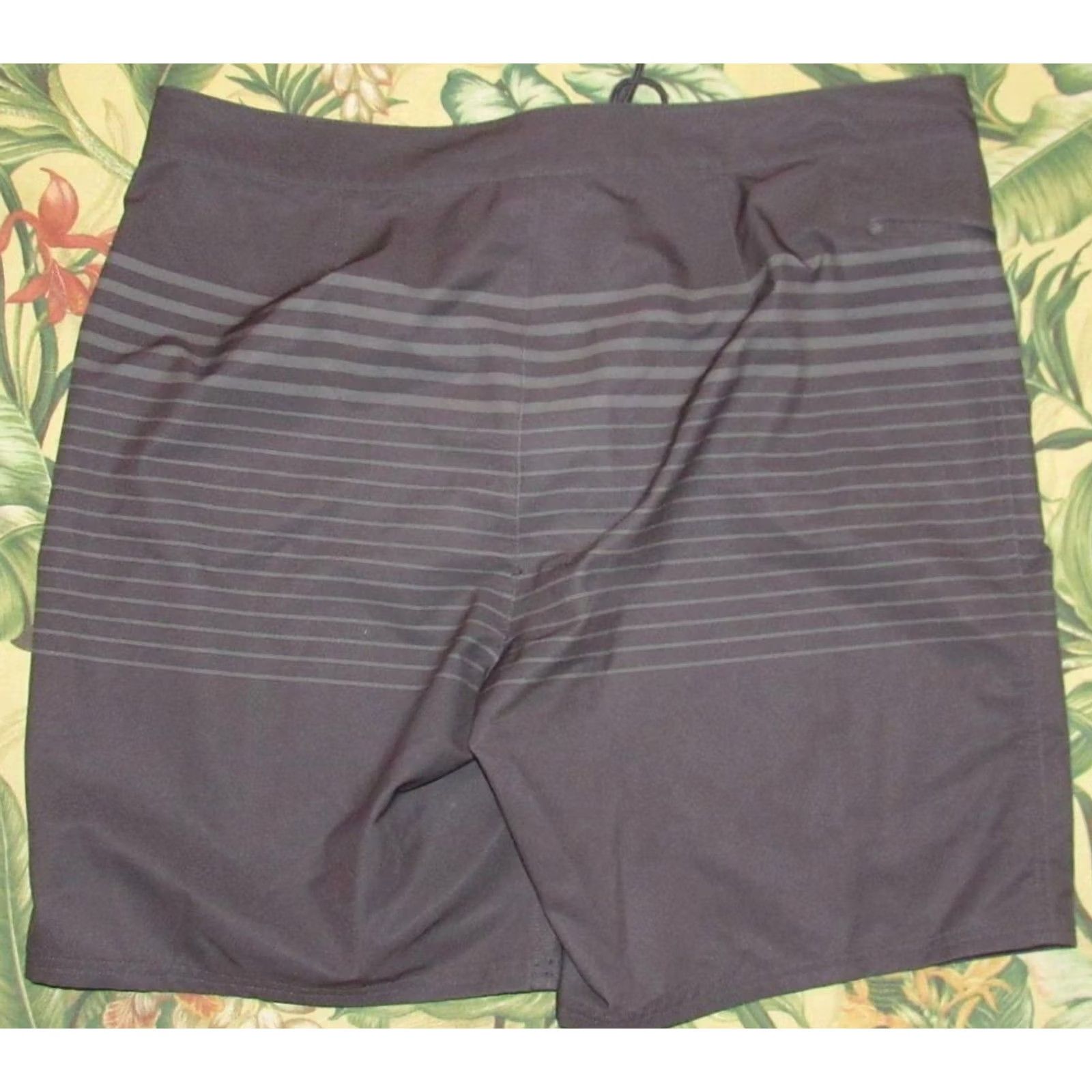 Vineyard Vines VINEYARD VINES Grey 9" Board Shorts Swim Trunks 40 Mens, Gray, Board Shorts, 40, 9" Outseam, Polyester Spandex, Vintage? Size US 40 / EU 56 - 3 Thumbnail
