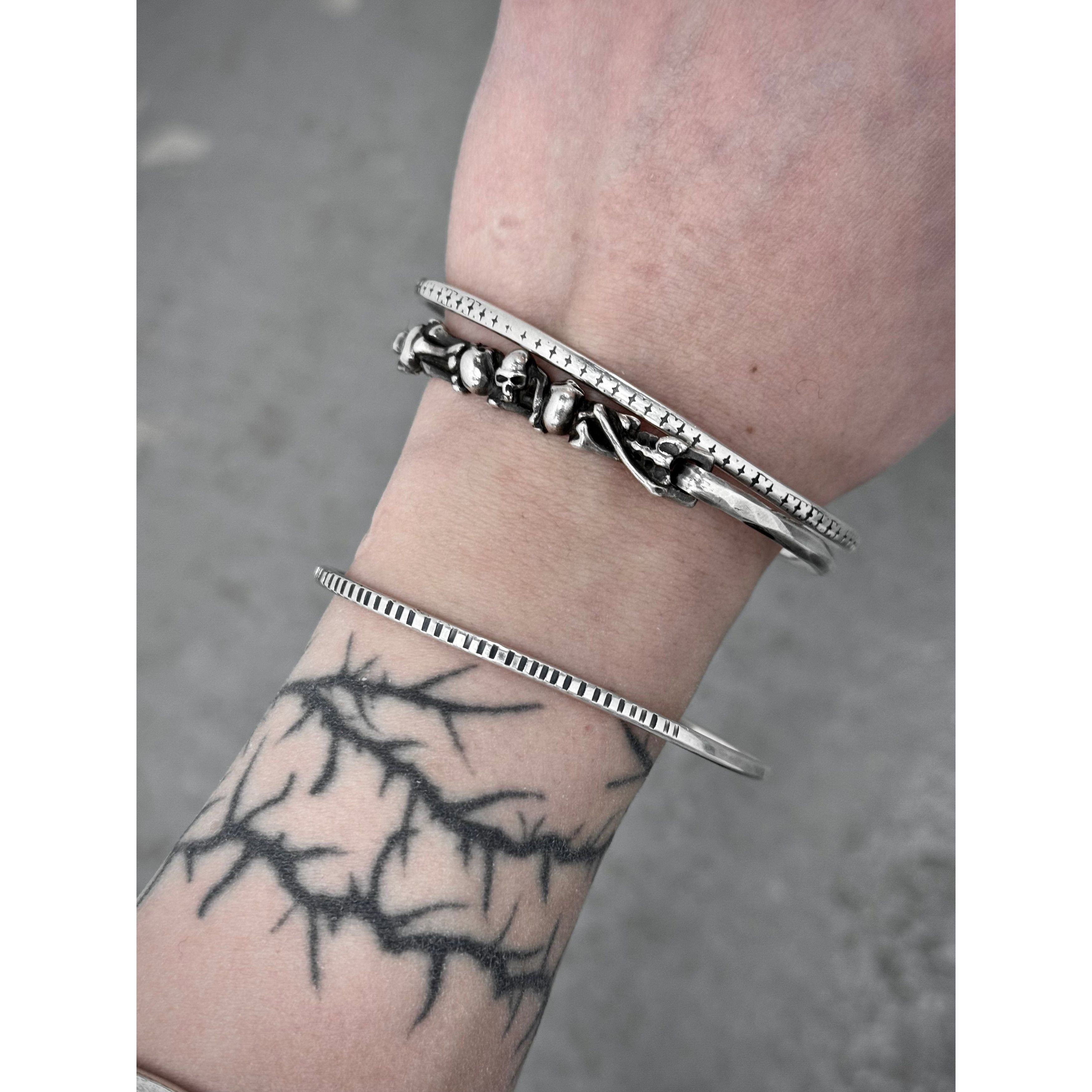 Werkstatt Munchen WERKSTATT:MÜNCHEN 'M2640SITR' .925 Silver Trace Hook Bangle Size ONE SIZE - 5 Thumbnail
