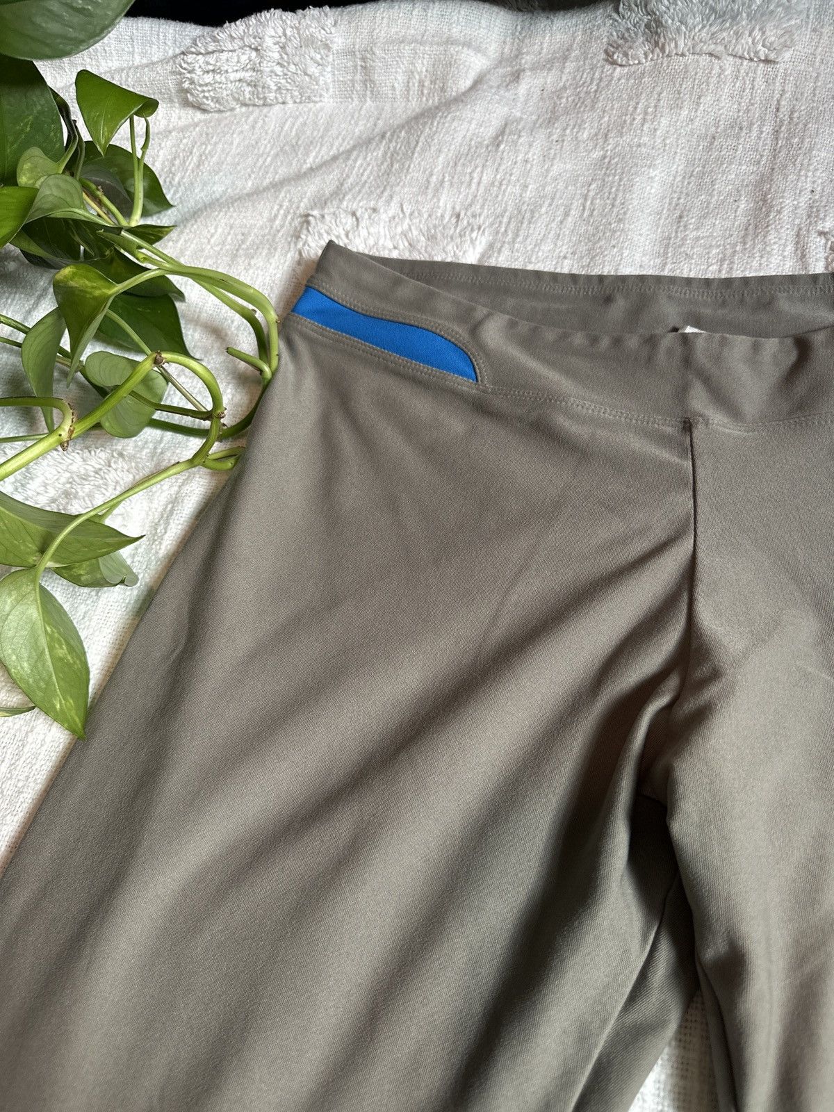 Nike Vintage Nike Yoga Pants Size 30" / US 8 / IT 44 - 2 Thumbnail