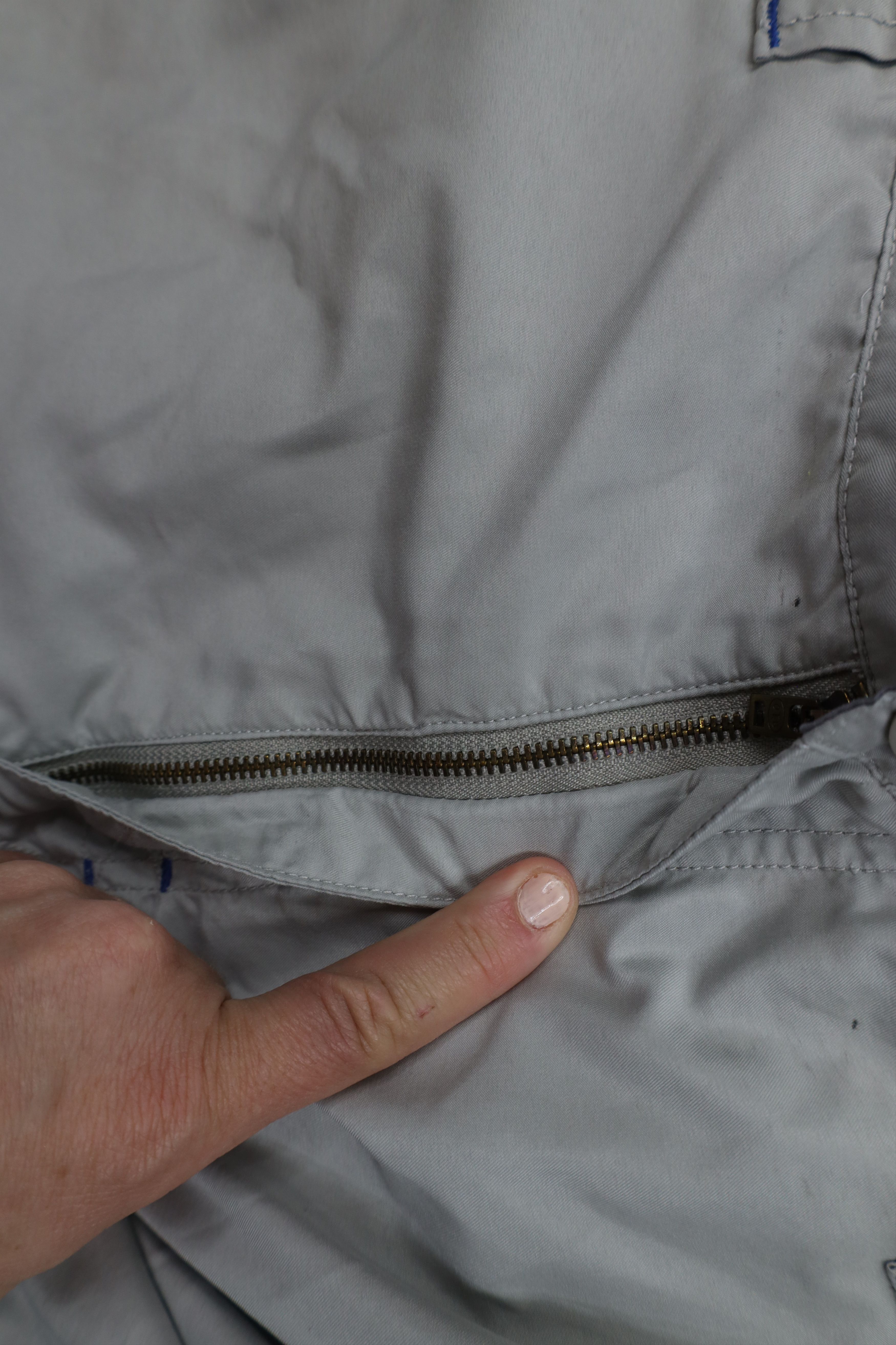 Vintage Vintage 90s Streetwear Fit Microfiber Cargo Shorts Gray Size US 38 / EU 54 - 9 Thumbnail