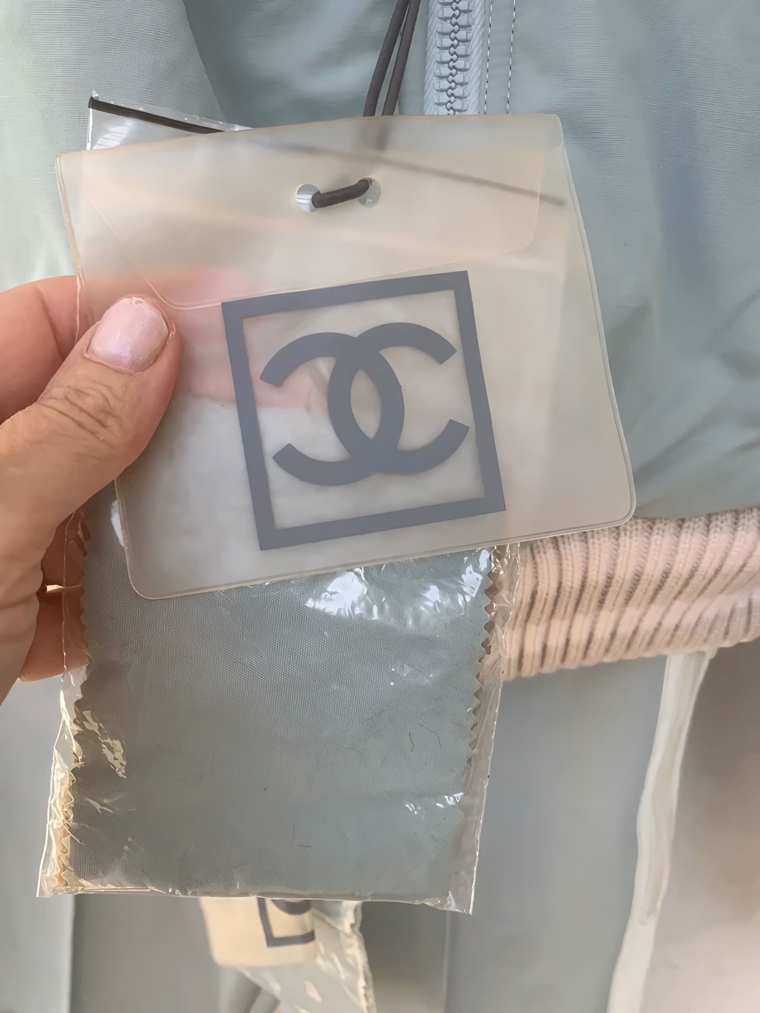 Chanel F/W 2001 RUNWAY SKI SET BY KARL LAGERFELD (JACKET + PANTS) Size M / US 6-8 / IT 42-44 - 9 Thumbnail