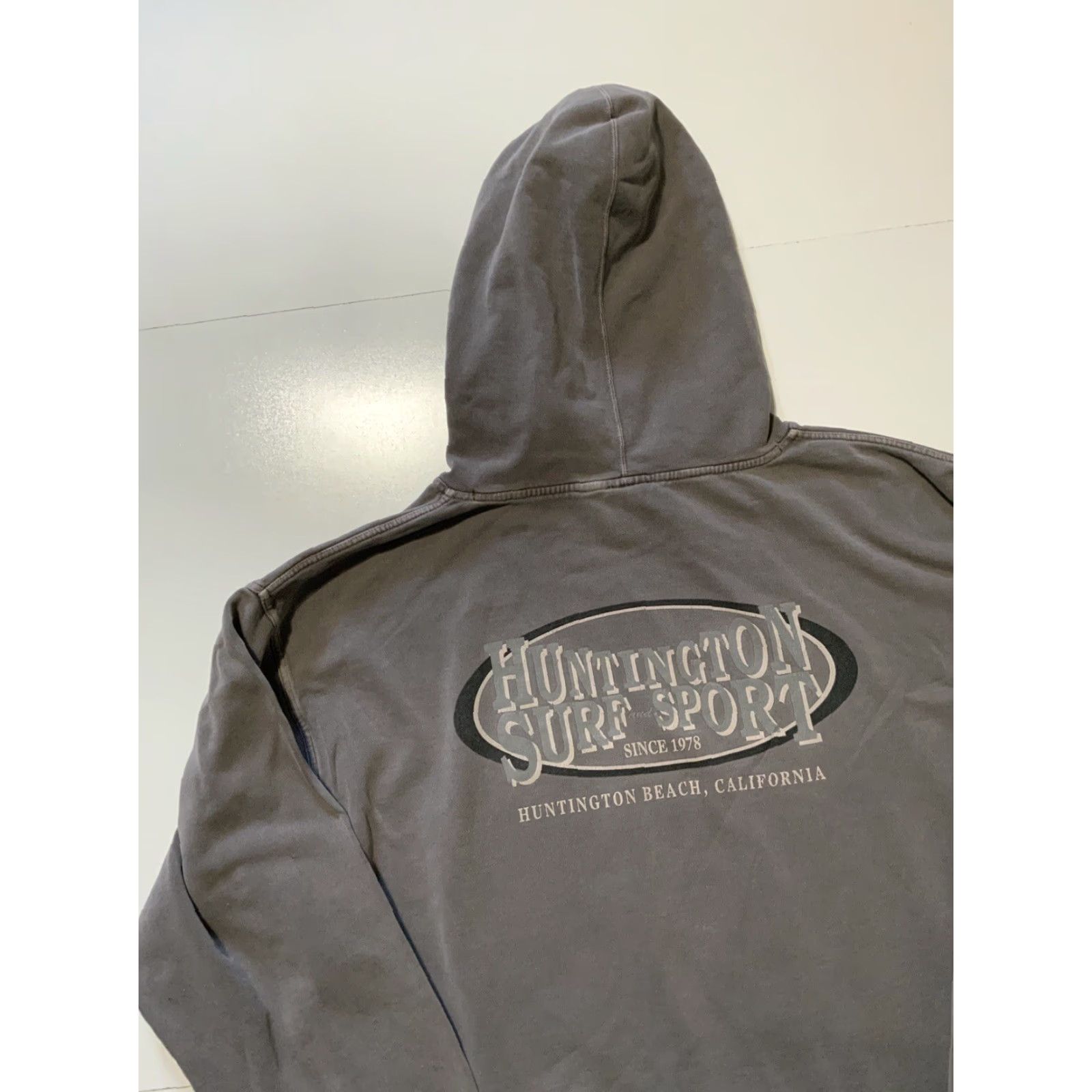 Vintage VINTAGE Huntington Surf & Sport Distressed Beach Faded Pullover Hoodie XL Mens Gray Size US XL / EU 56 / 4 - 4 Thumbnail