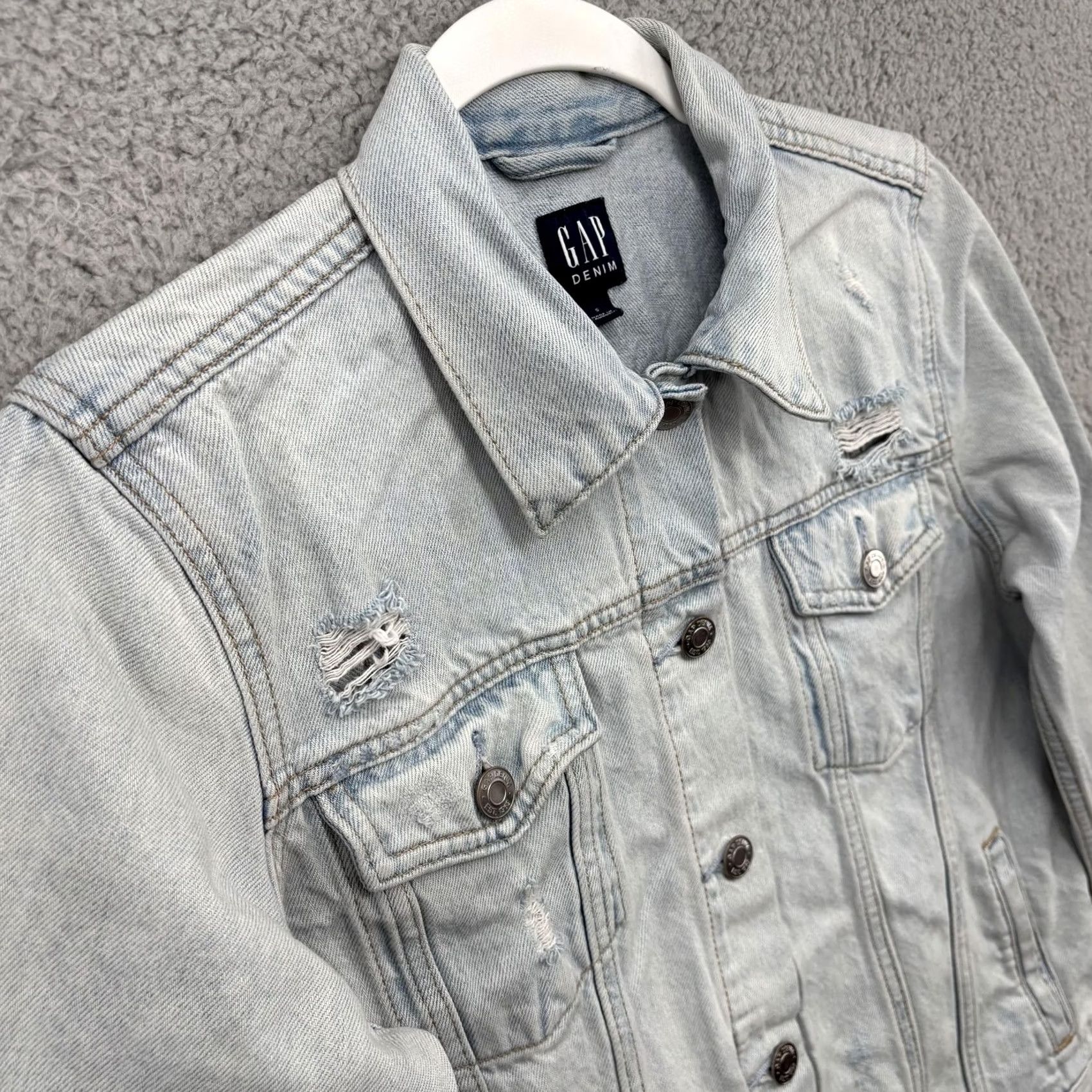 Gap GAP Denim Jacket Womens Small Light Blue Wash Distressed Trucker Button Front Size S / US 4 / IT 40 - 4 Thumbnail