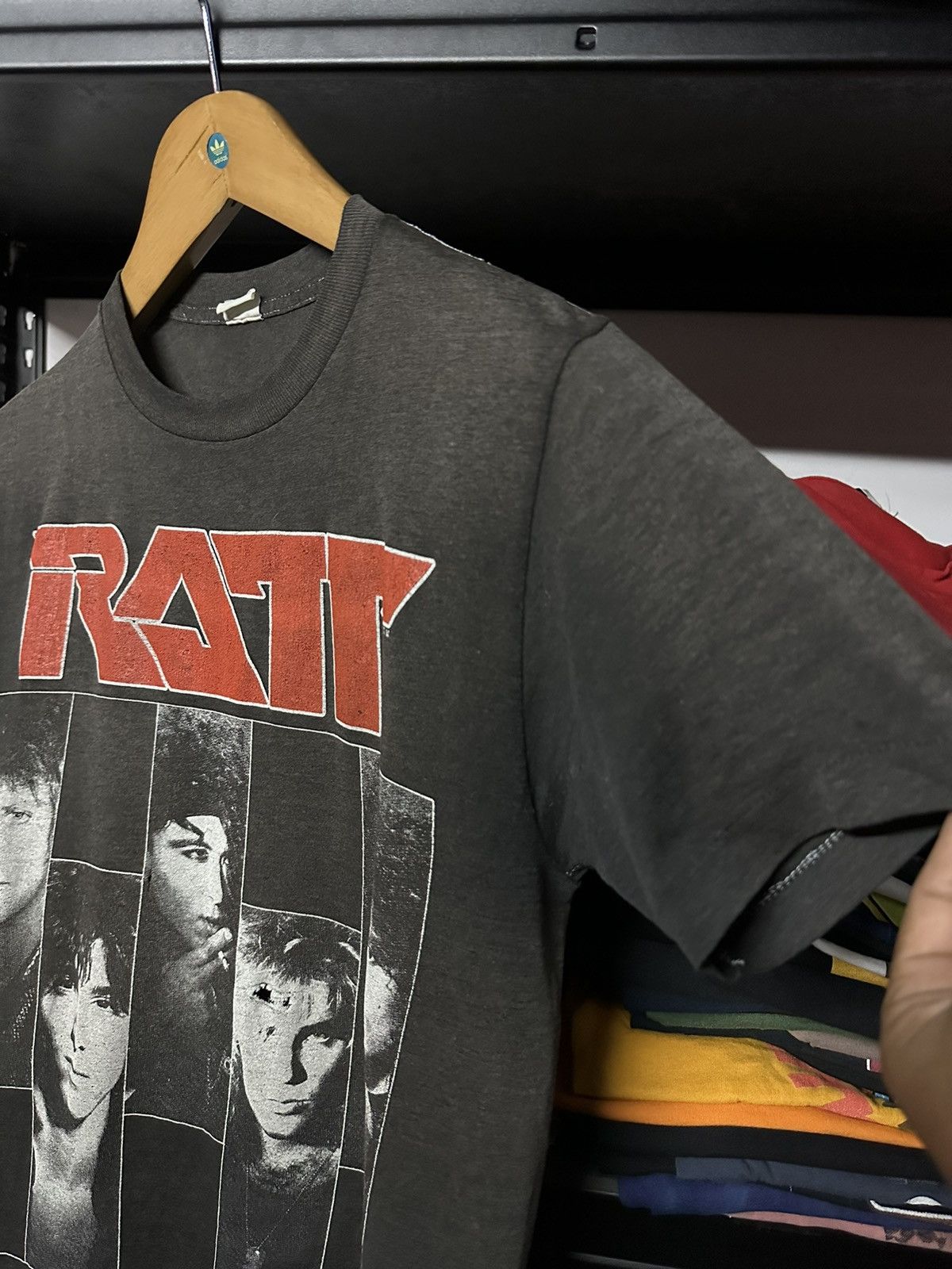 Band Tees × Vintage Vintage 80s Ratt American Glam Metal Tour Distressed Tee Size US M / EU 48-50 / 2 - 7 Thumbnail