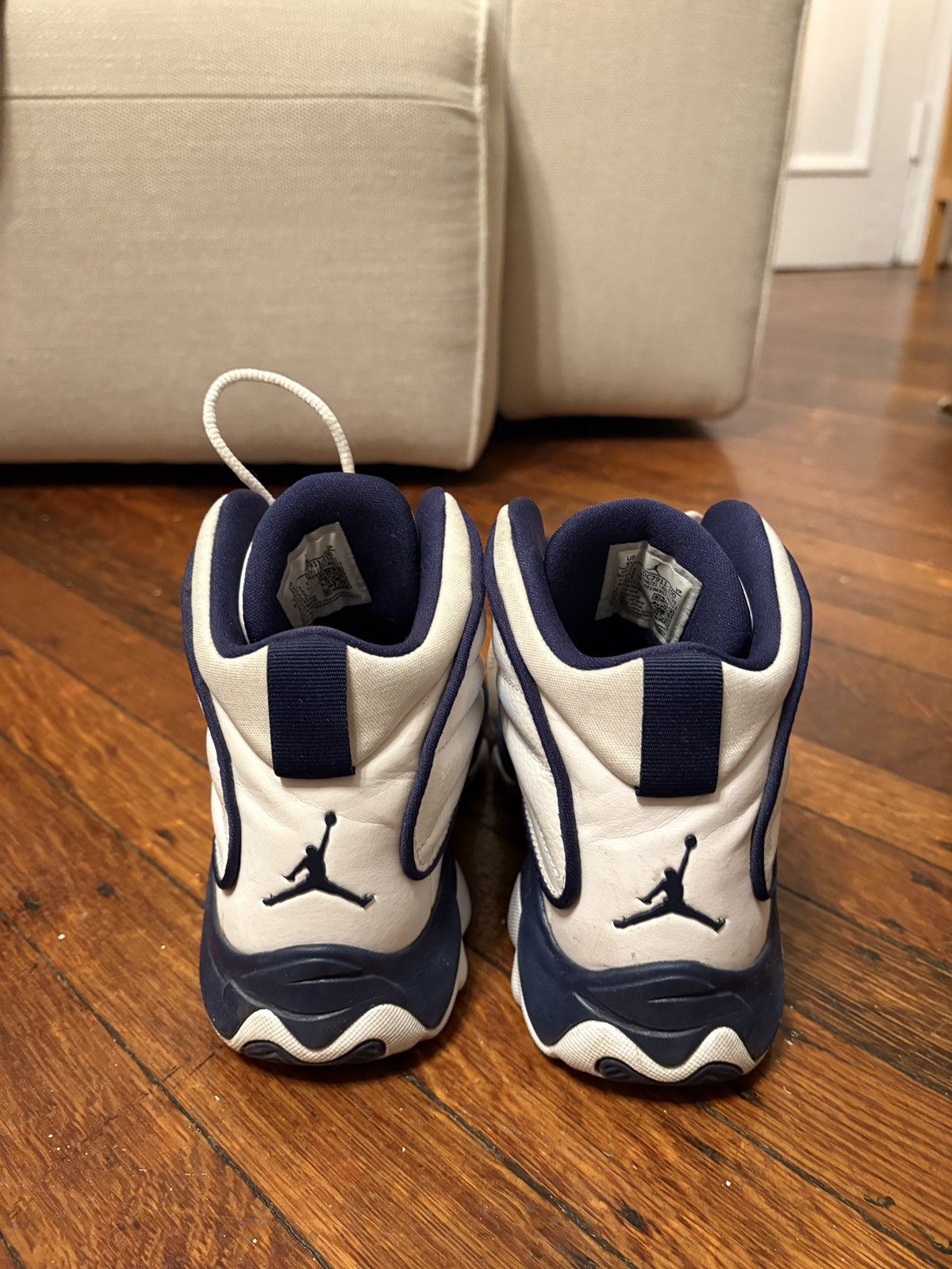 Jordan Brand Jordan Pro Strong Y5 Size US 5 / EU 37 - 2 Thumbnail