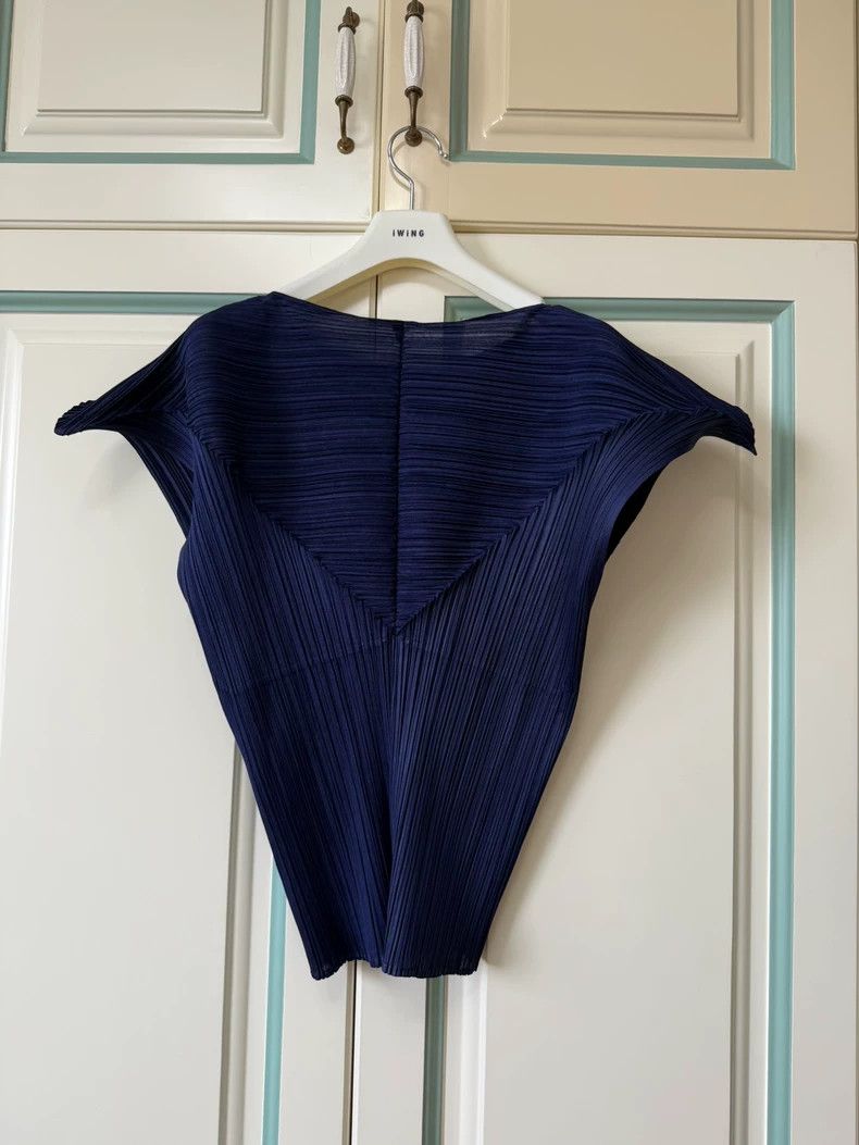 Issey Miyake Issey Miyake size:3 Dark blue pleated short-sleeved shirt Size XS / US 0-2 / IT 36-38 - 1 Thumbnail