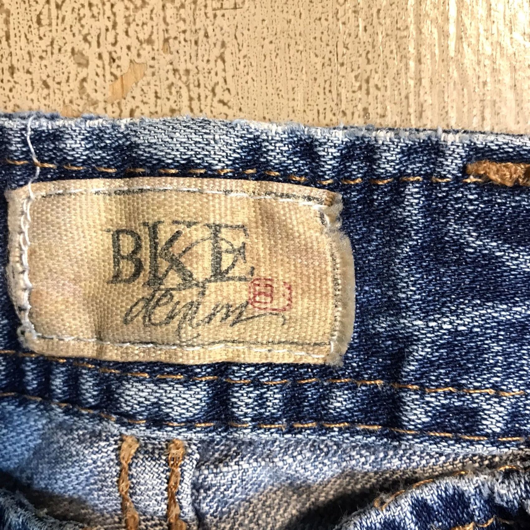 Vintage BKE Denim Crop Jeans Light Wash Distressed 30 X 22 Womens Capris Cotton Spandex Nickel Buckle Bke Mid Rise 9in 5-Pocket Blue Jeans Capris Womens Size 30" / US 8 / IT 44 - 5 Thumbnail