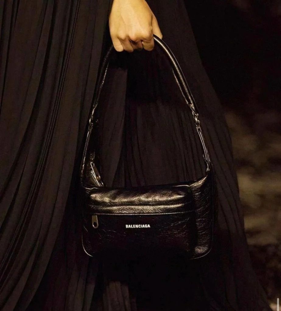 Balenciaga Balenciaga Raver Medium Creased-Leather Shoulder Bag Size ONE SIZE - 7 Thumbnail