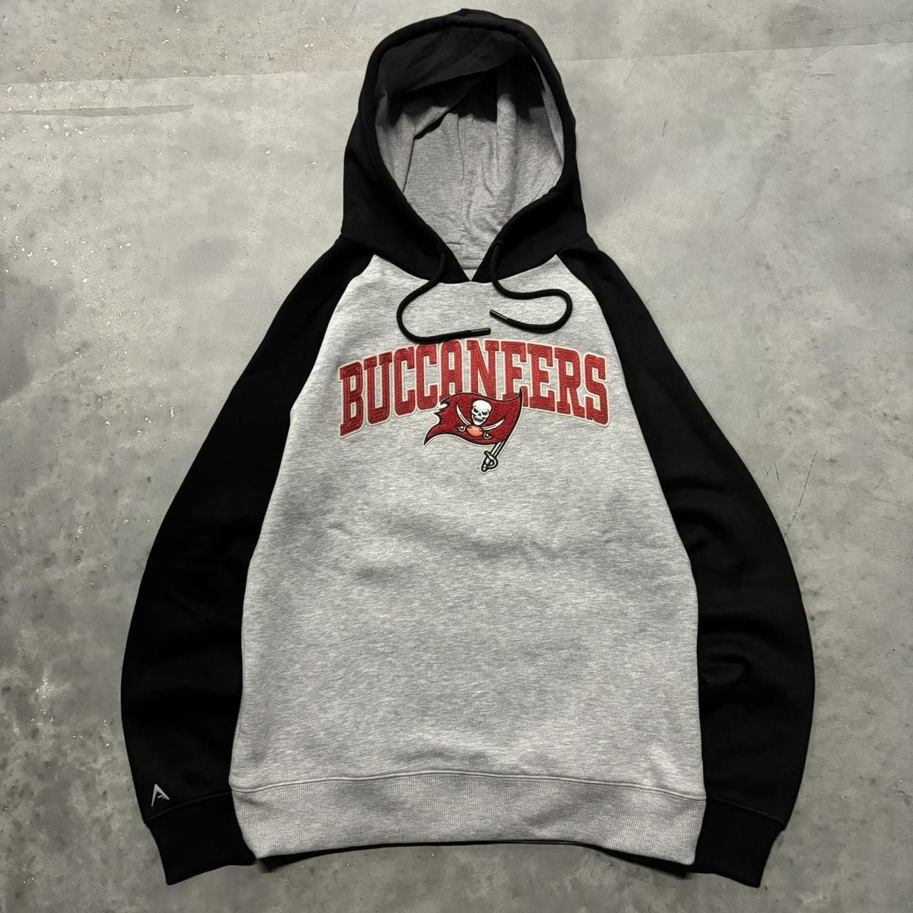 NFL × Vintage Crazy Vintage Y2K/2000s Grey Tampa Bay Buccaneers NFL Spellout Sports Hoodie! Size US S / EU 44-46 / 1 - 1 Thumbnail