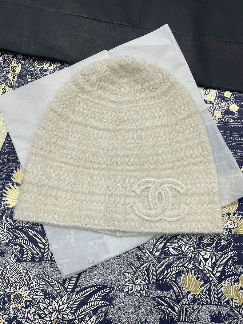 Chanel Chanel 26C new white gold thread double C large logo cashm Size ONE SIZE - 1 Thumbnail