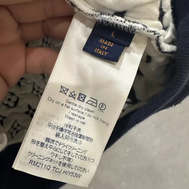 Louis Vuitton Louis Vuitton Blue embossed full logo hoodie Size US L / EU 52-54 / 3 - 5 Thumbnail