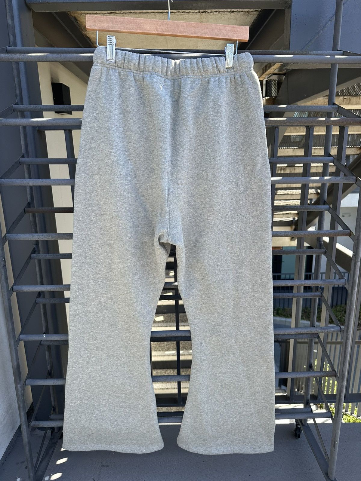 Essentials Essentials Signature SS26 Classic Flare Sweatpant Size 27" / US 4 / IT 40 - 3 Thumbnail