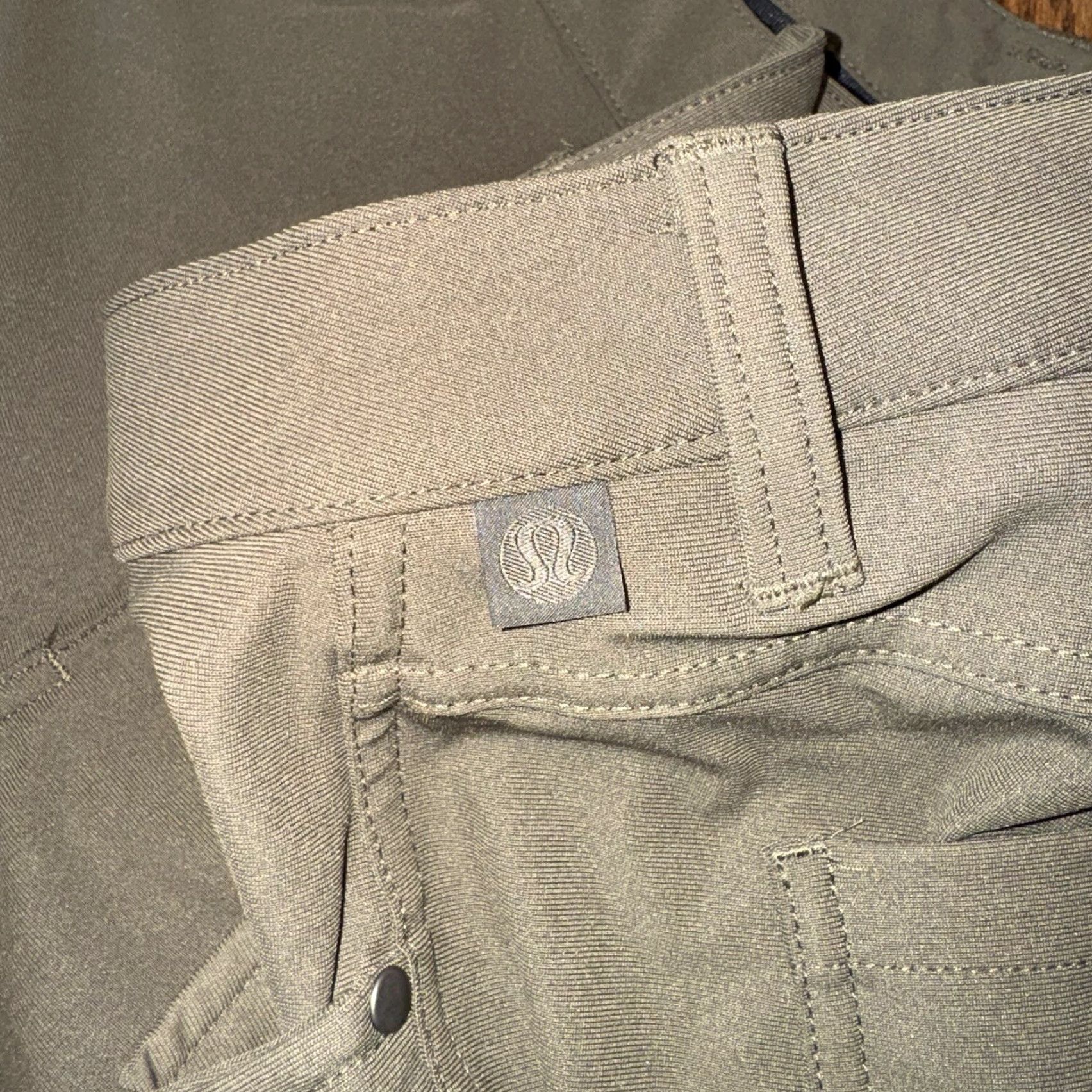 Lululemon Lululemon Men’s Green Pants Regular Size 36x31 Zip Pocket Stretch Pockets Activewear Trousers City Classic Size US 35 - 7 Thumbnail