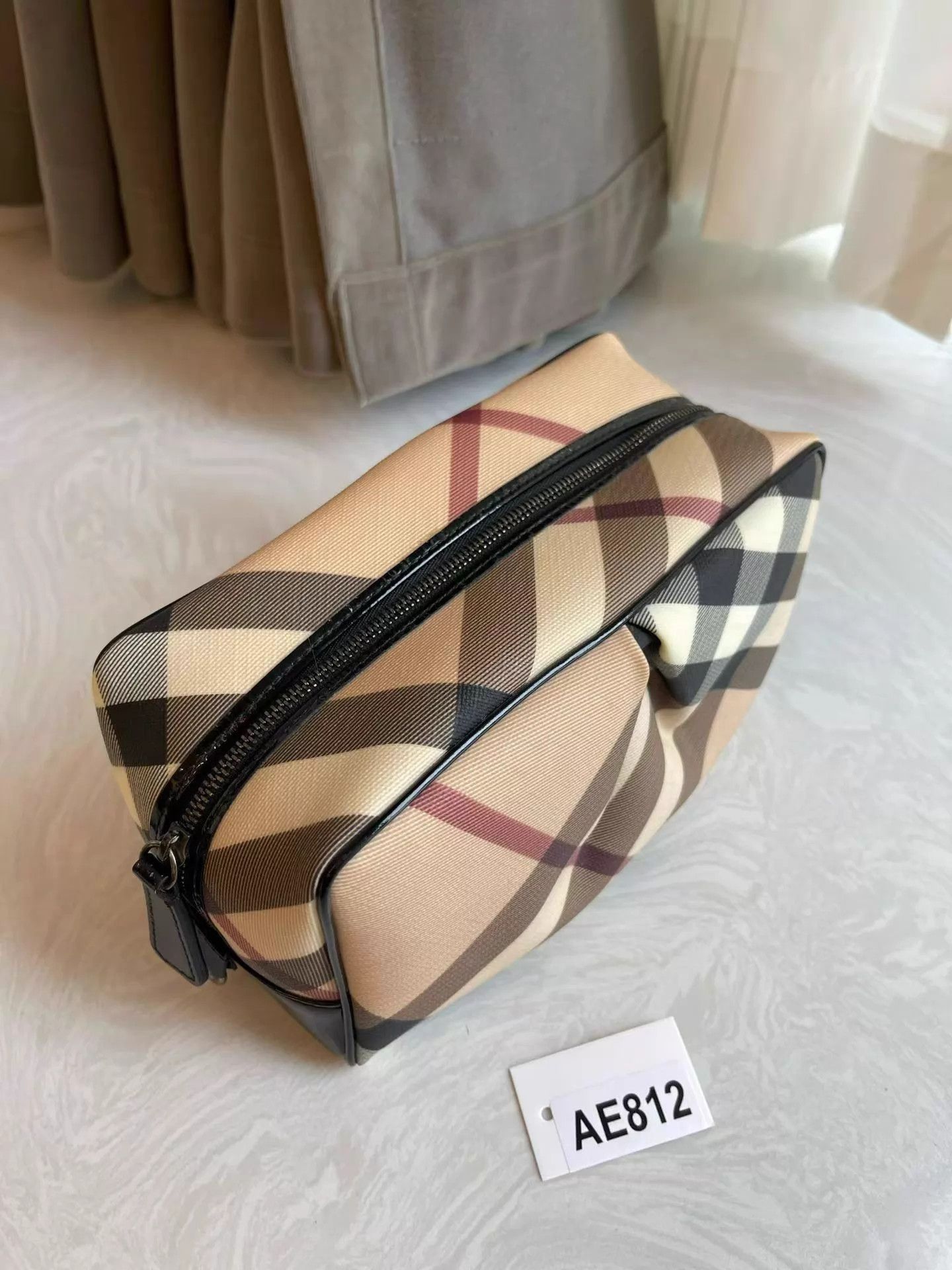 Burberry Burberry Check Toiletry Bag 21x11x9 Brand New AE812 Size ONE SIZE - 2 Thumbnail