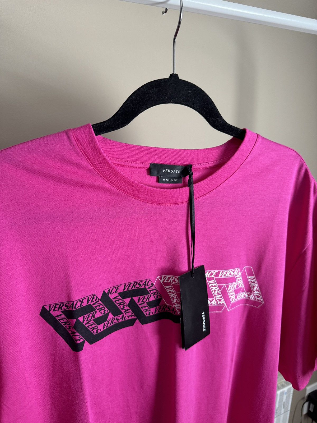 Versace Versace Fushia Black/White Graphic Logo T Shirt Size US XXL / EU 58 / 5 - 2 Thumbnail